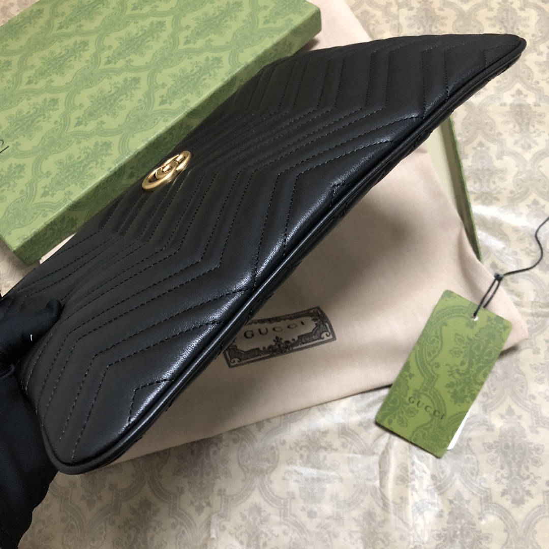GG Marmont系列手包.源自20世纪70年代Gucci典藏腰带搭扣设计的双G造型配件，经现代美学演
