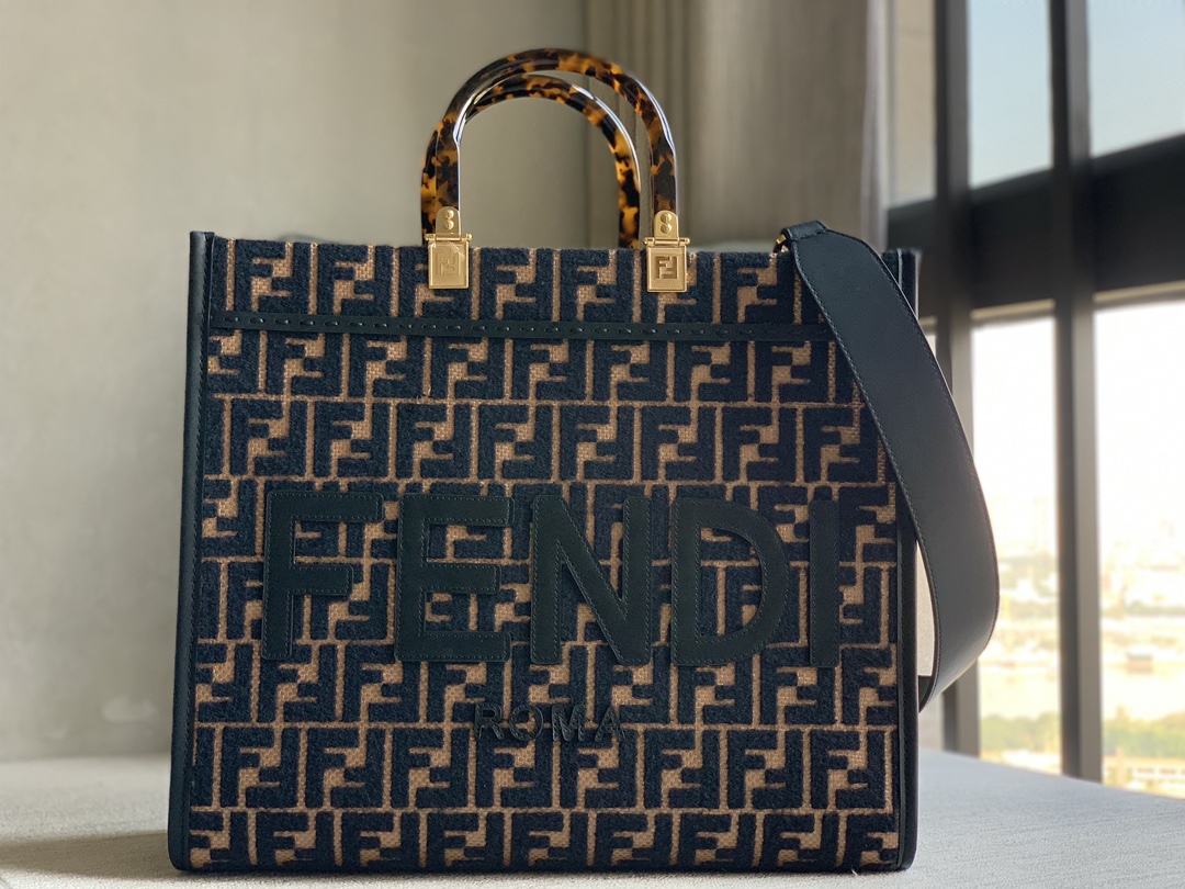 Fendi pure original Sunshine medium tote bag, woven in original color raffia, decorated with brocade effect chenille FF pattern embroidery, creat