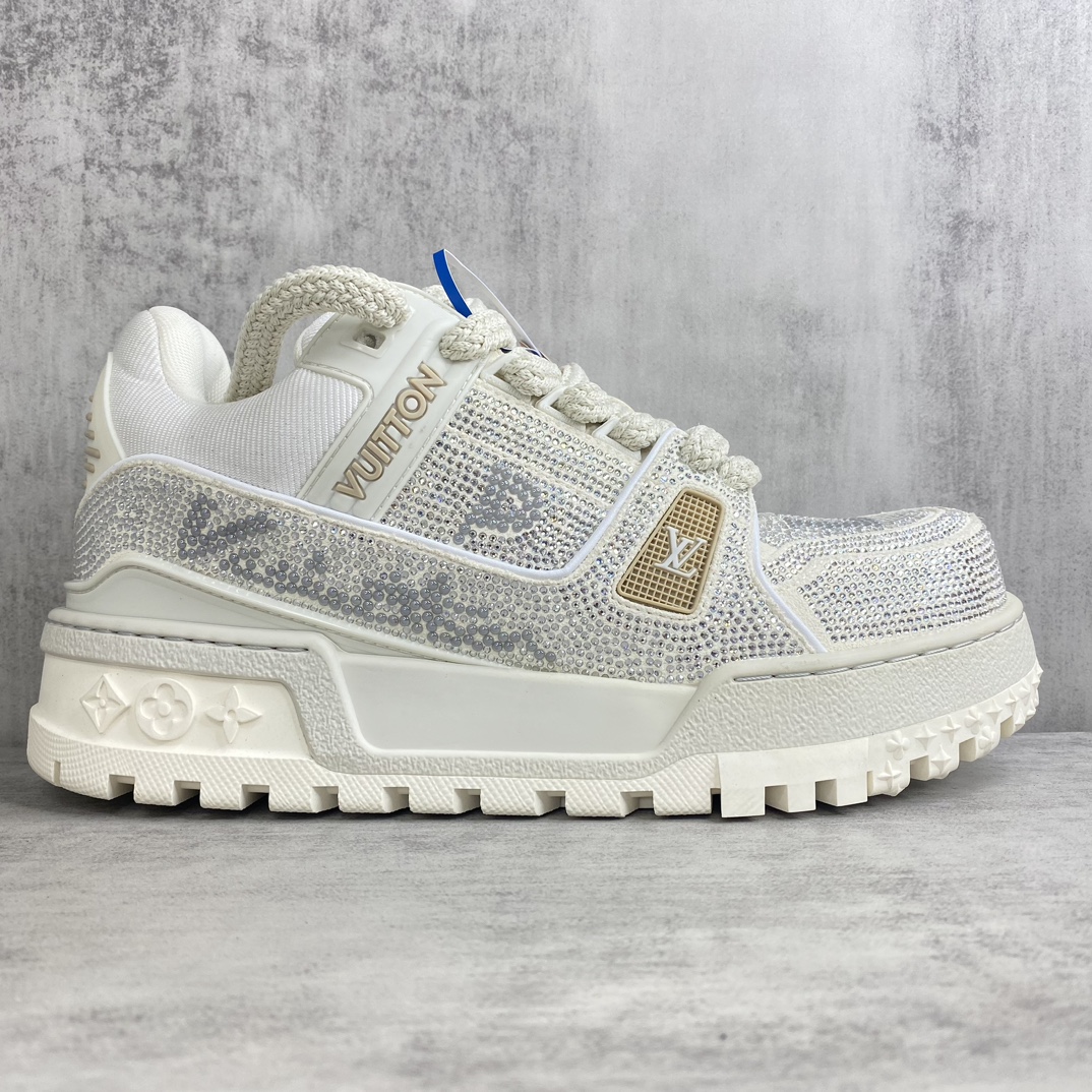 Louis Vuitton 新款上架 LV Louis Vuitton 23S走秀款Trainer 胖丁满钻面包滑板鞋 可折叠抽拉式飞机盒 独家开模暗花老花串珠