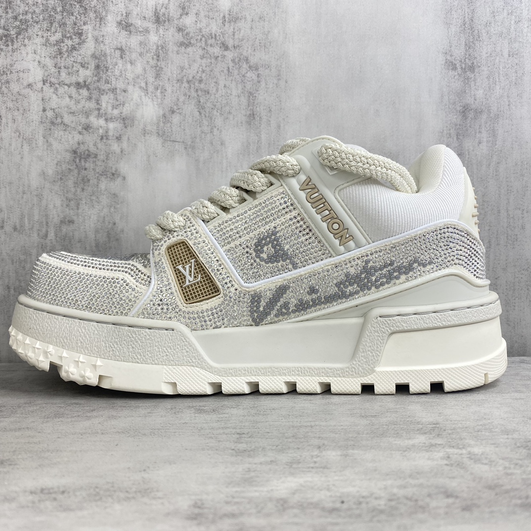 Louis Vuitton 新款上架 LV Louis Vuitton 23S走秀款Trainer 胖丁满钻面包滑板鞋 可折叠抽拉式飞机盒 独家开模暗花老花串珠