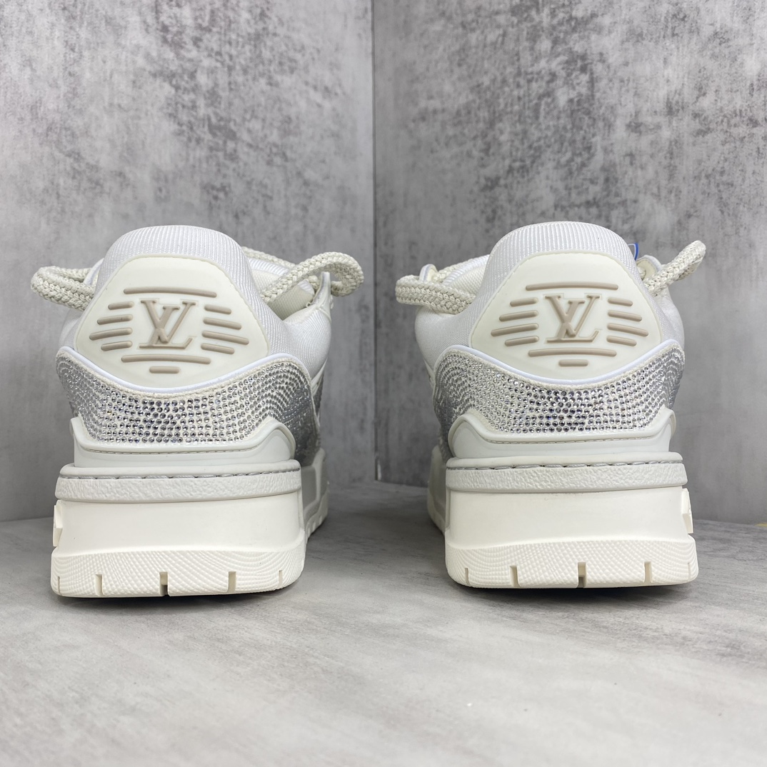 Louis Vuitton 新款上架 LV Louis Vuitton 23S走秀款Trainer 胖丁满钻面包滑板鞋 可折叠抽拉式飞机盒 独家开模暗花老花串珠