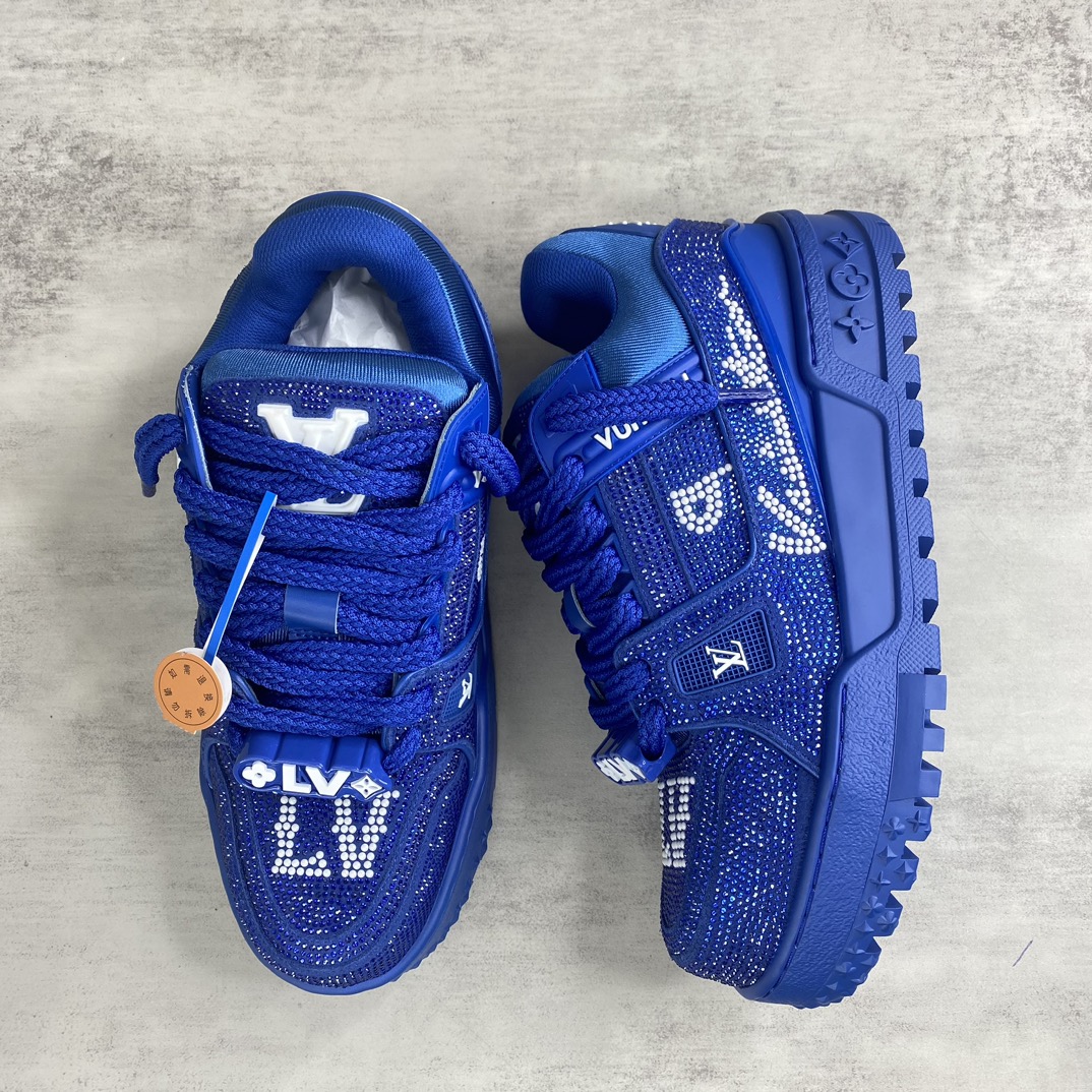Louis Vuitton 新款上架 LV Louis Vuitton 23S走秀款Trainer 胖丁满钻面包滑板鞋 可折叠抽拉式飞机盒 独家开模暗花老花串珠