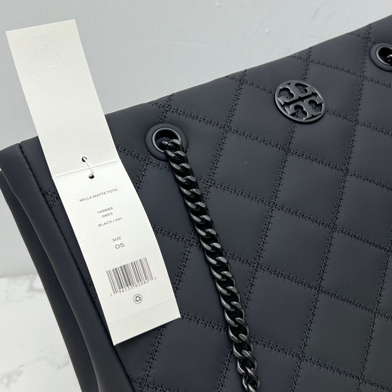 原单490
003#最新款 手提包 单肩包，磨沙皮，菱格车线工艺！袋口有磁扣，中格一拉链，容量大，出行一包搞定！尺寸：底长34*高26*宽14