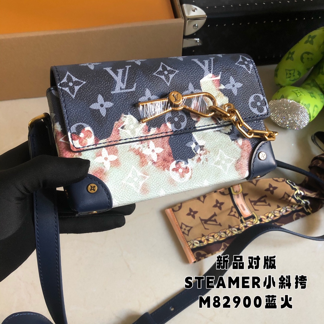 Louis Vuitton Messenger Bags Blue M82900