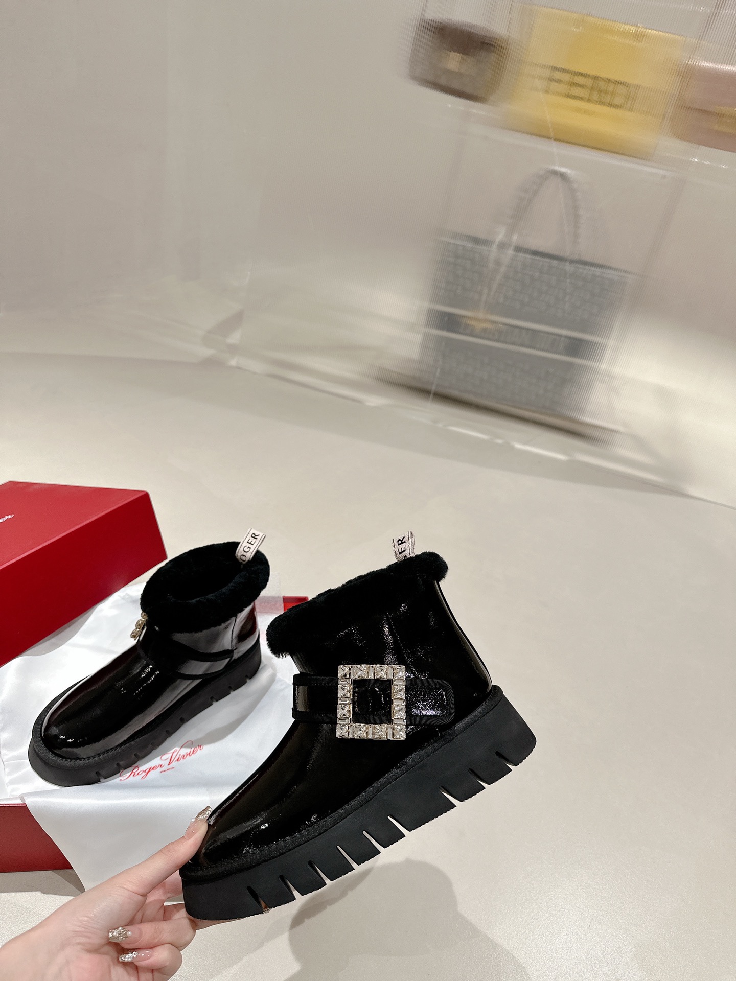 [Roger Vivier Women