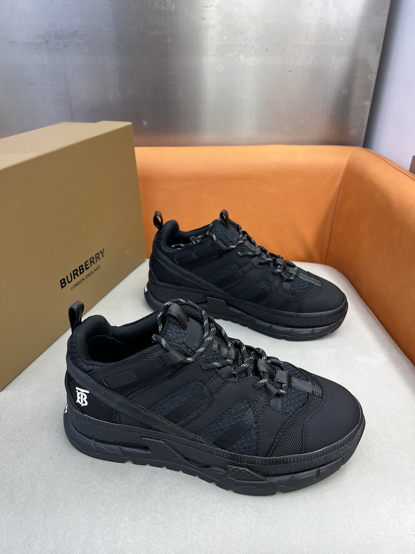 Zapatillas Union estilo boutique original de Burberry a precio real, con una variedad de materiales, estilos …