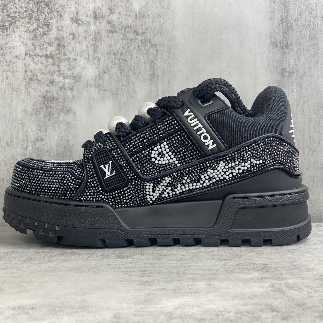 Louis Vuitton 新款上架 LV Louis Vuitton 23S走秀款Trainer 胖丁满钻面包滑板鞋 可折叠抽拉式飞机盒 独家开模暗花老花串珠