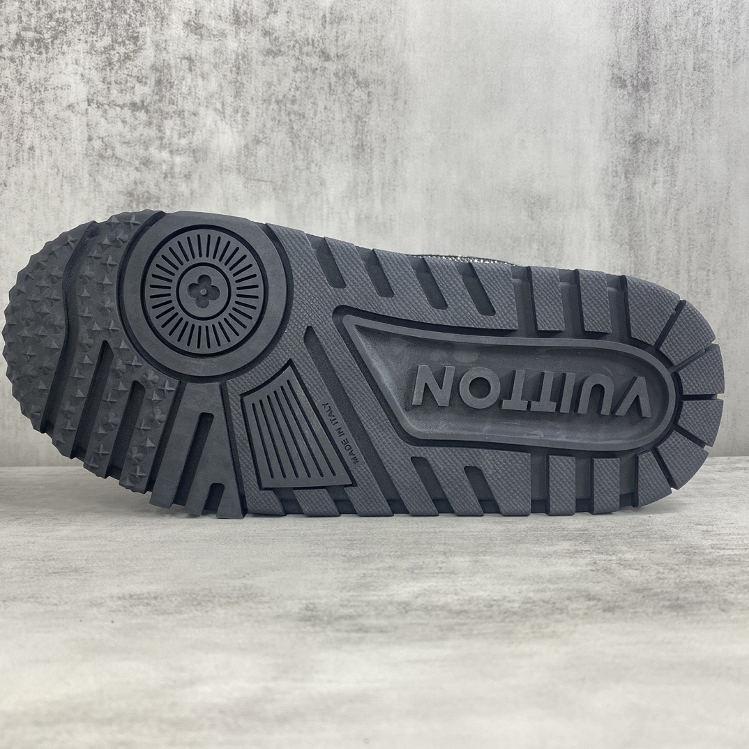 Louis Vuitton 新款上架 LV Louis Vuitton 23S走秀款Trainer 胖丁满钻面包滑板鞋 可折叠抽拉式飞机盒 独家开模暗花老花串珠