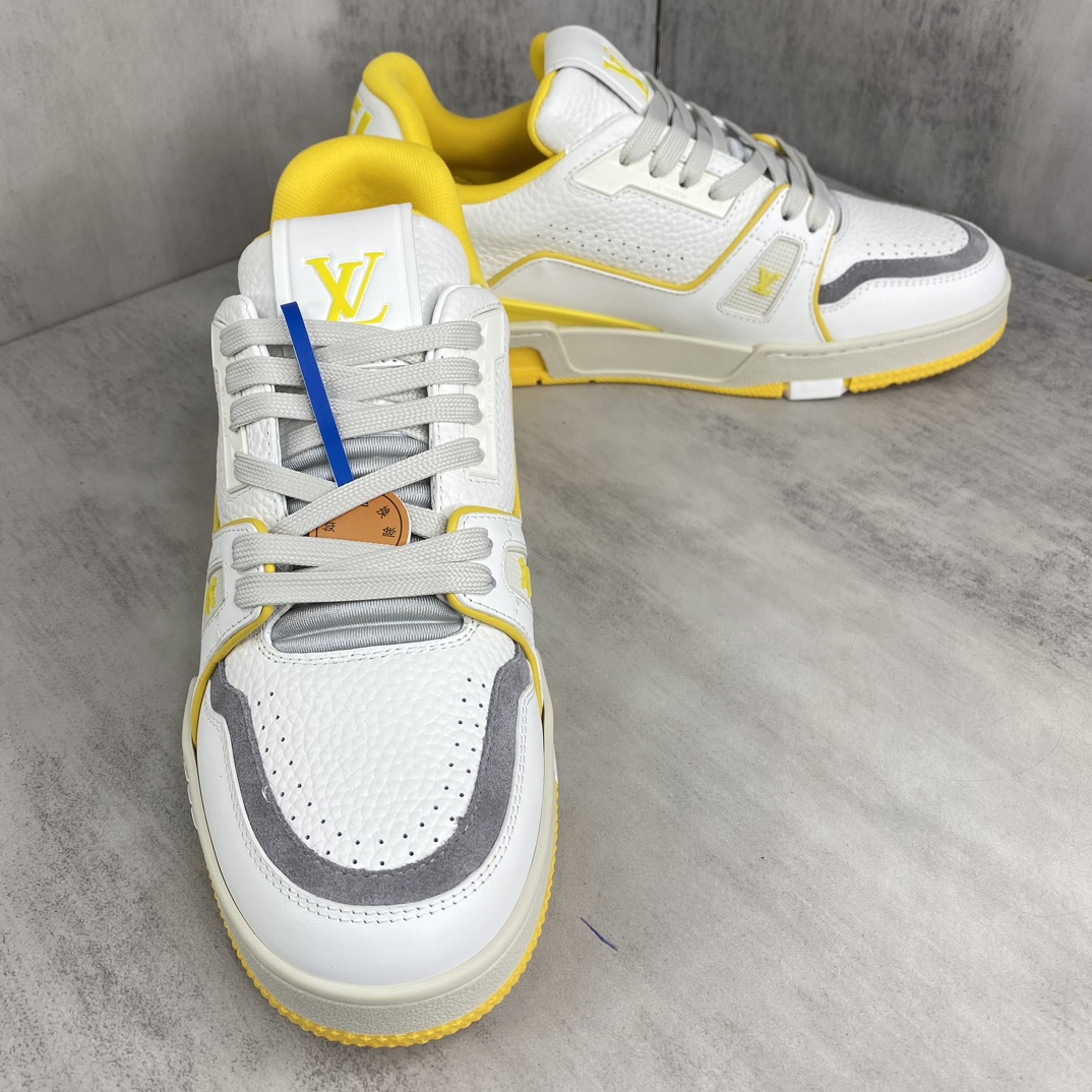 Louis Vuitton 新款上架 2053 Louis*Vuitto* LV Trainer 最新款 大底和面料私模 绝对下血本费心思的一款鞋子 自Vifgil到来之后而设计的这一系列 每一季度都深受众多粉丝的青睐 TPU 大底 包装