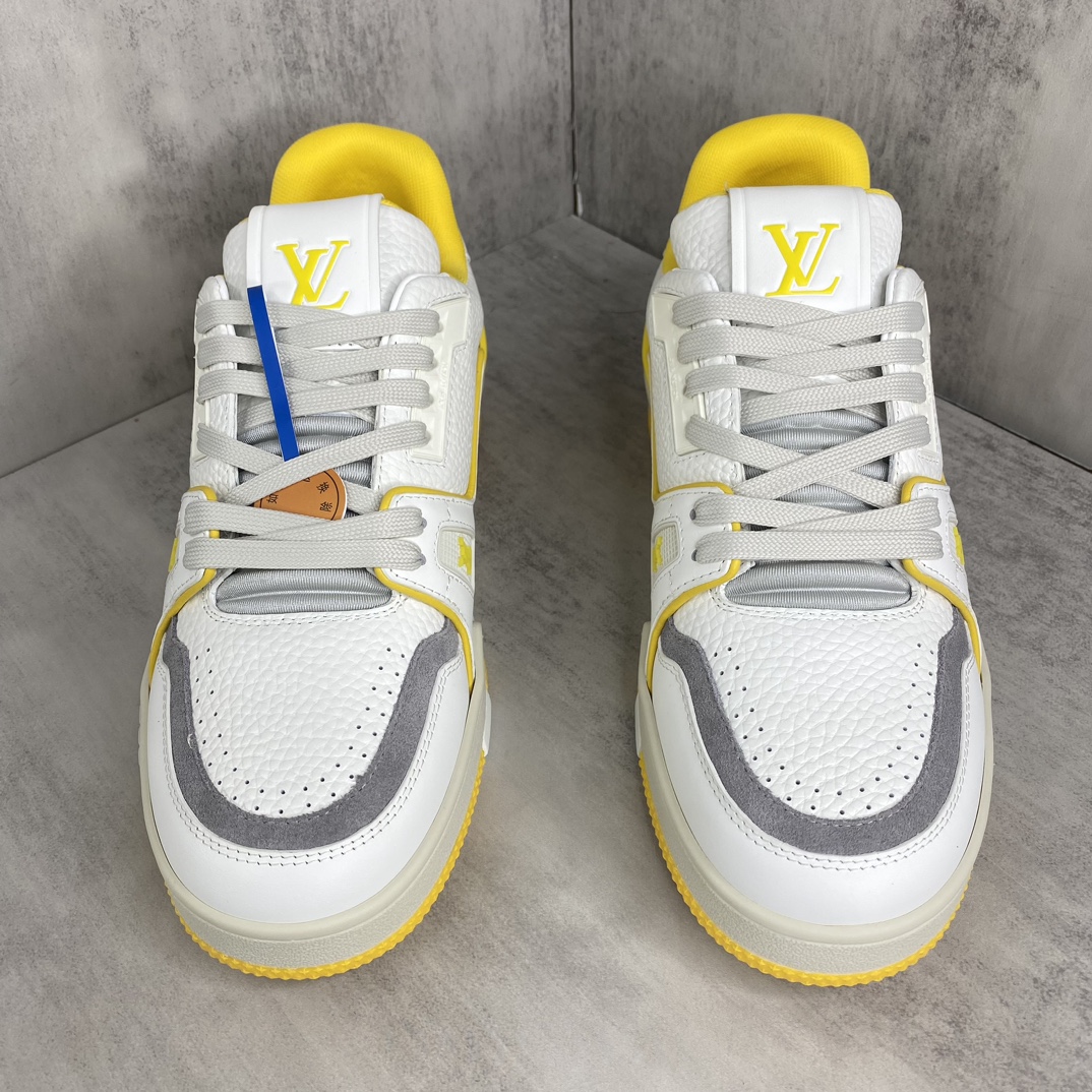 Louis Vuitton 新款上架 2053 Louis*Vuitto* LV Trainer 最新款 大底和面料私模 绝对下血本费心思的一款鞋子 自Vifgil到来之后而设计的这一系列 每一季度都深受众多粉丝的青睐 TPU 大底 包装