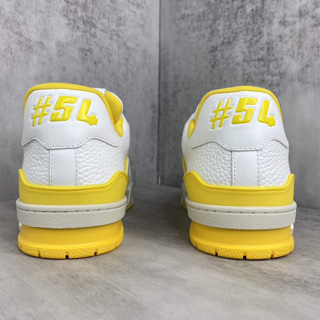 Louis Vuitton 新款上架 2053 Louis*Vuitto* LV Trainer 最新款 大底和面料私模 绝对下血本费心思的一款鞋子 自Vifgil到来之后而设计的这一系列 每一季度都深受众多粉丝的青睐 TPU 大底 包装