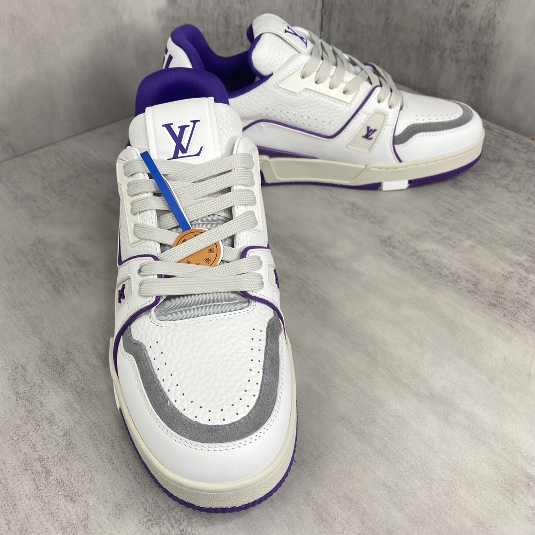 Louis Vuitton 新款上架 2053 Louis*Vuitto* LV Trainer 最新款 大底和面料私模 绝对下血本费心思的一款鞋子 自Vifgil到来之后而设计的这一系列 每一季度都深受众多粉丝的青睐 TPU 大底 包装