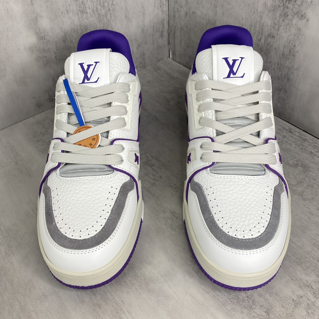 Louis Vuitton 新款上架 2053 Louis*Vuitto* LV Trainer 最新款 大底和面料私模 绝对下血本费心思的一款鞋子 自Vifgil到来之后而设计的这一系列 每一季度都深受众多粉丝的青睐 TPU 大底 包装