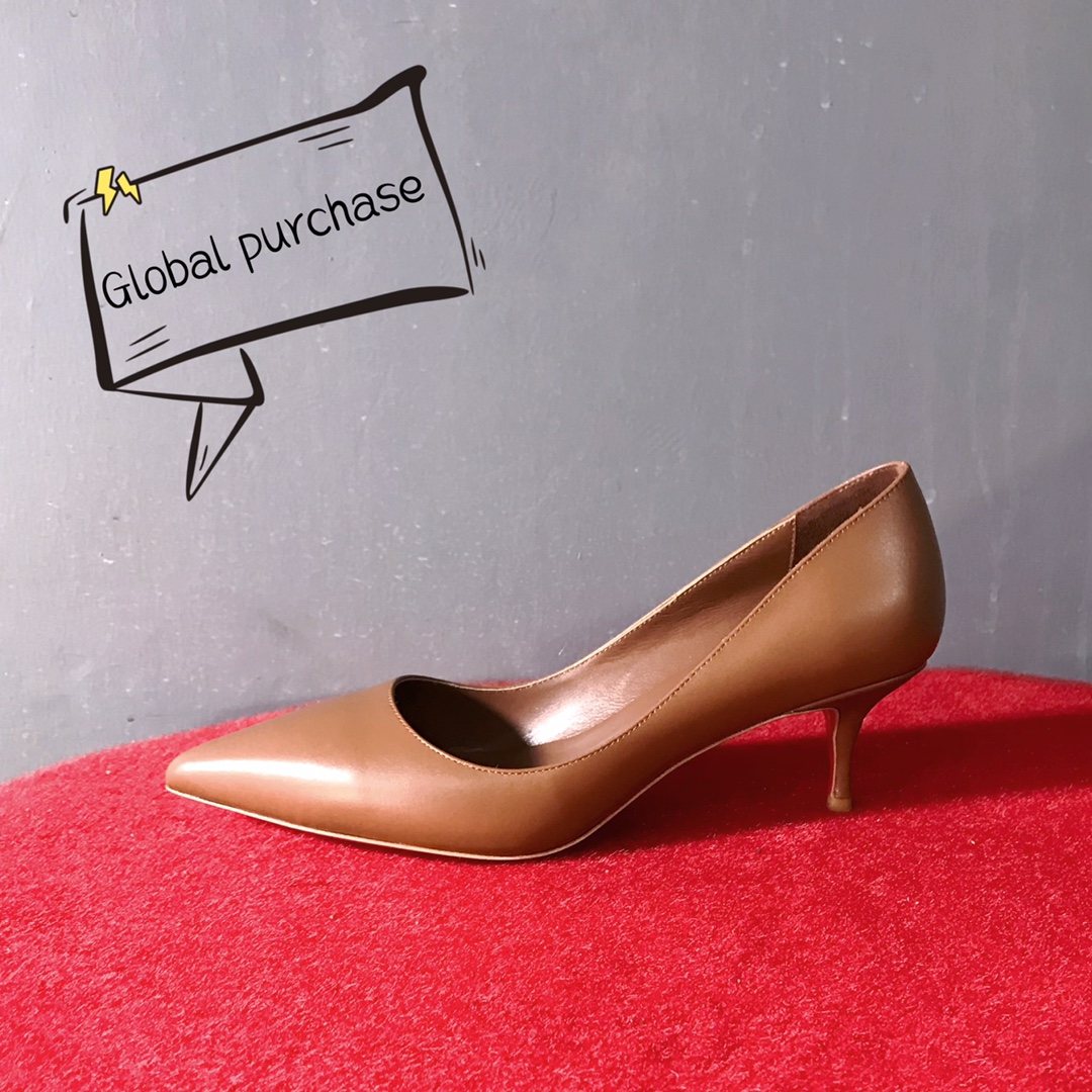 NO:100004,High-end custom classic series!  H: 5.5Cm size 34-42. Leather sole. 212-001 brown cowhide/brown sheepskin, official website synchronized standard European code Reference: 212-001 Color:brown/brown Material:patent leather Lining:goat leather Heel height: 5.5Cm Sole:leather sole Size:EU 34-42 (US 4-11):,,christian louboutin,cowhide,sheepskin,Leather soles19860909高端订制 精典款系列！ H:5.5Cm尺码34-42码.真皮大底.212－001棕色牛皮/棕色羊皮里,官网同步 标准欧码 Reference:212-001 Color:brown/brown Material:patent leather Lining:goat leather Heel heigh:5.5Cm Sole:leather sole Size:EU 34－42（US 4一11) :,,christian louboutin,cowhide,sheepskin,Leather soles,Women's Shoes