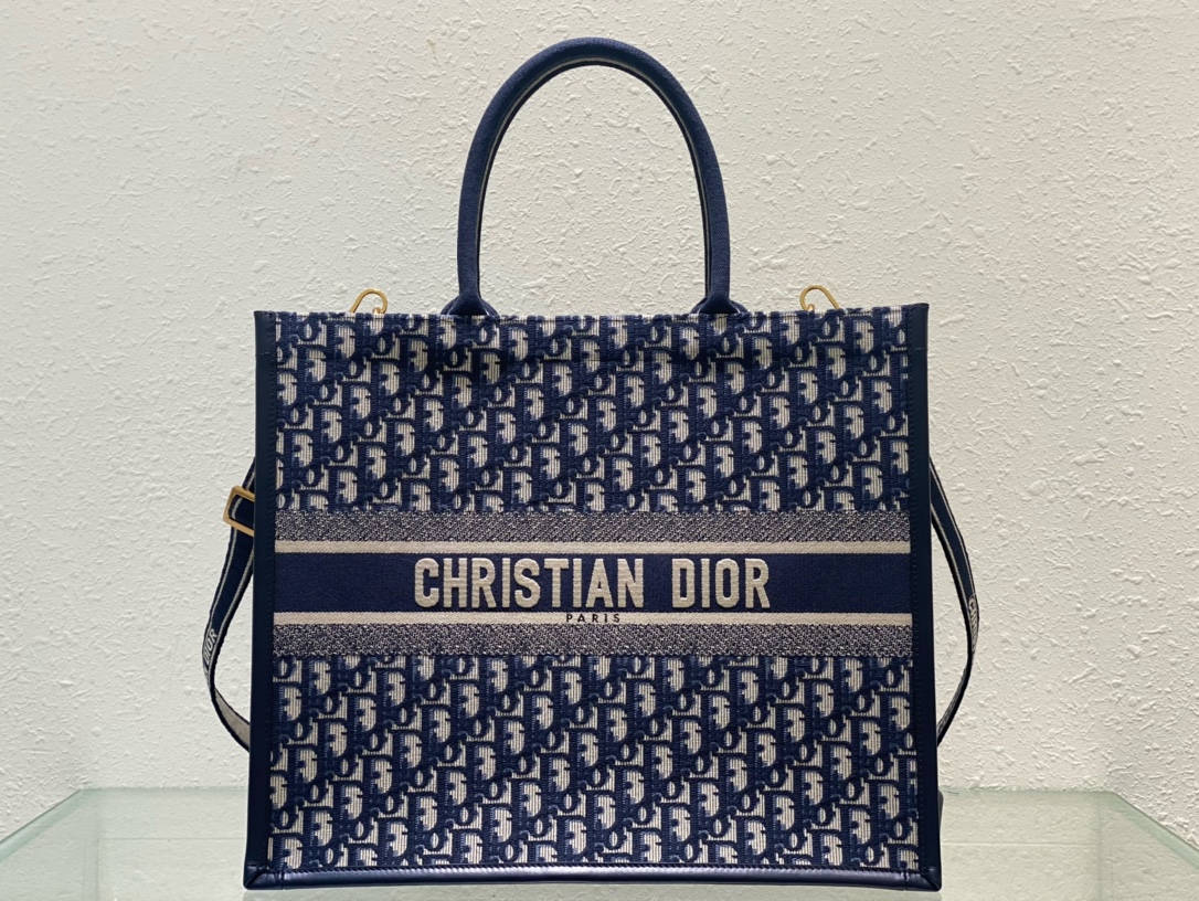 Dior new tote (shoulder strap)