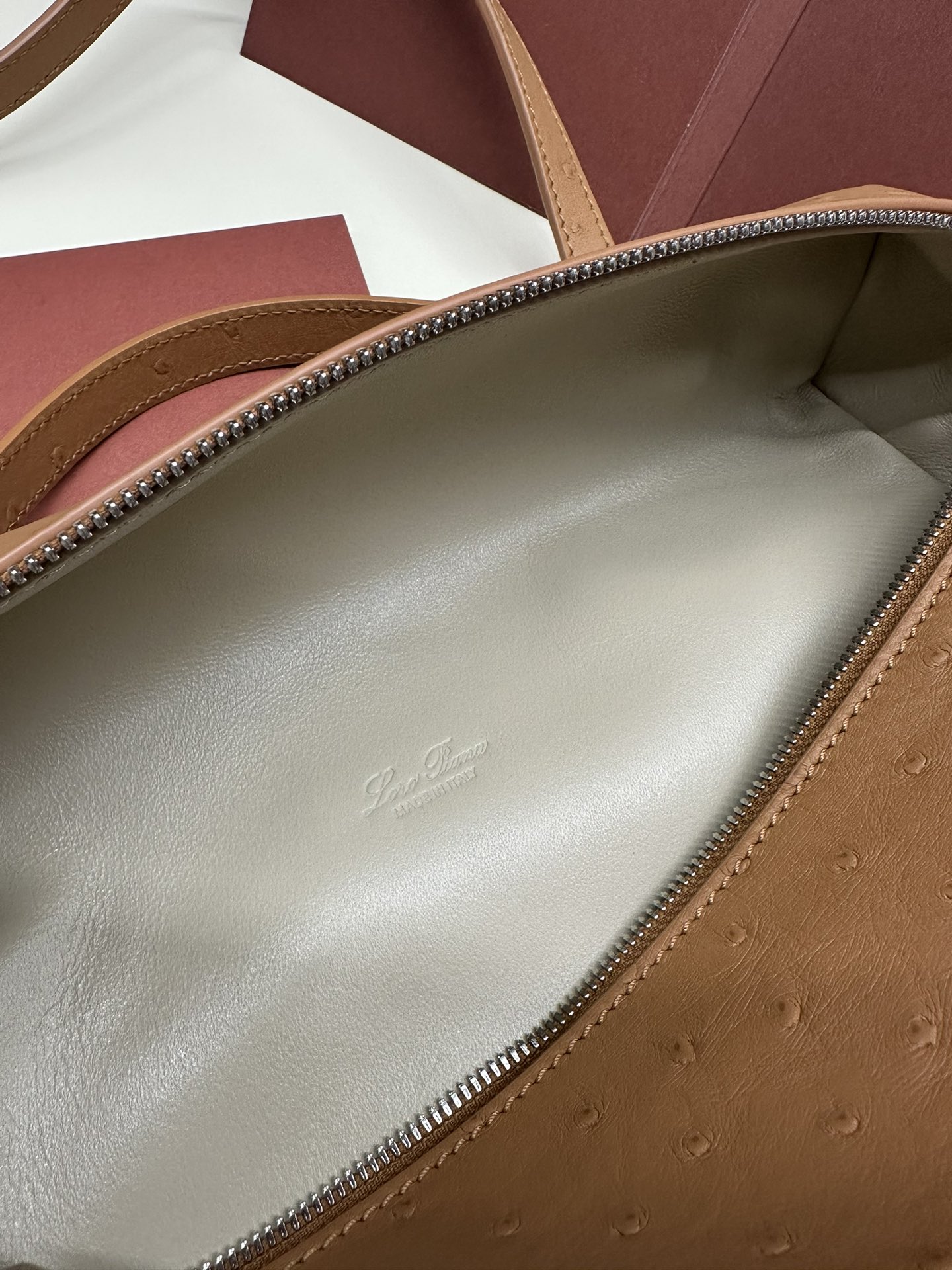 Luxurious Loro Piana Handbag with Ostrich Leather and My Charms Zipper - 图片 8