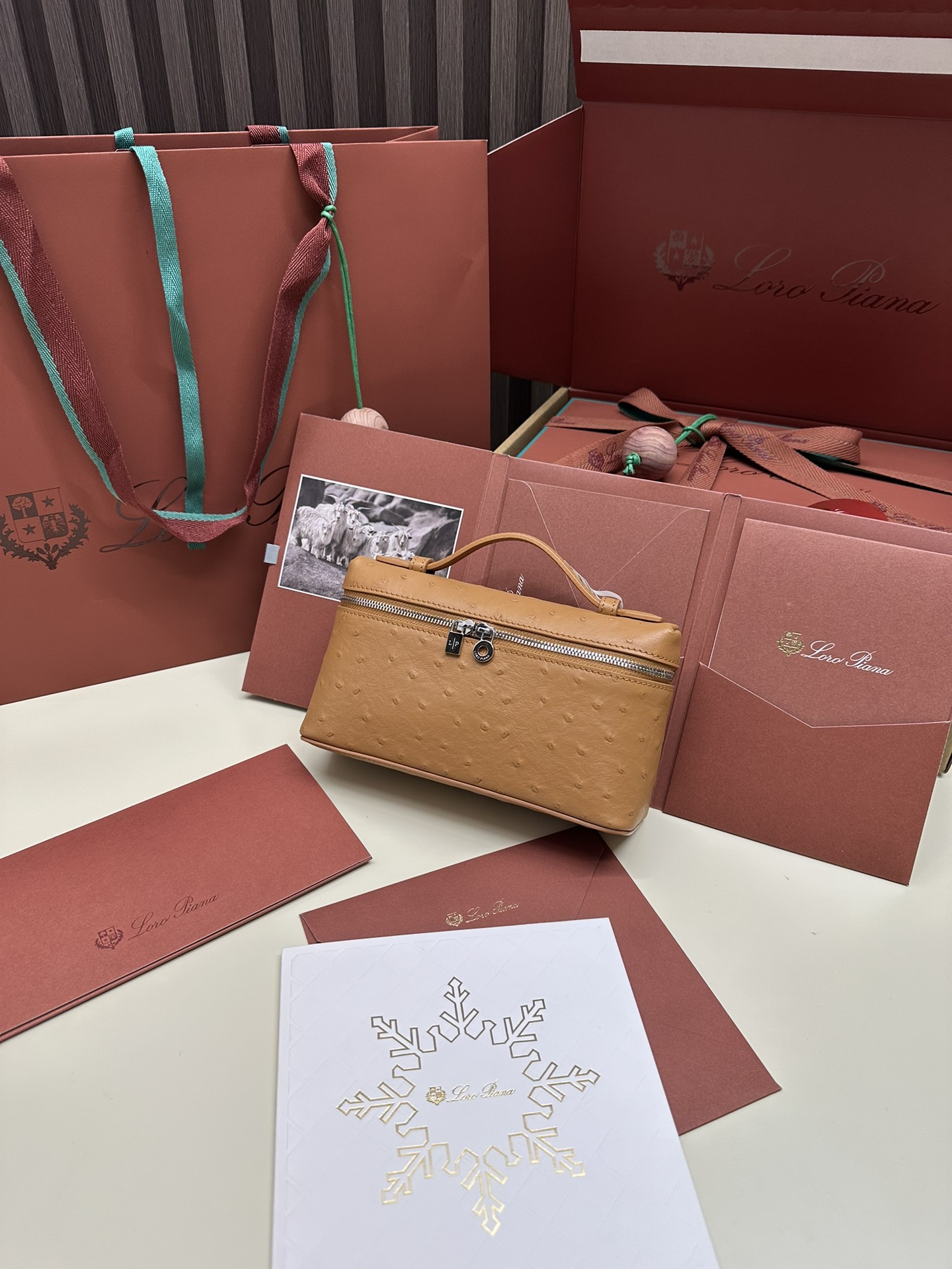 Luxury Ostrich Leather Handbag with Extra Pocket and Two-Way Zipper - 图片 1