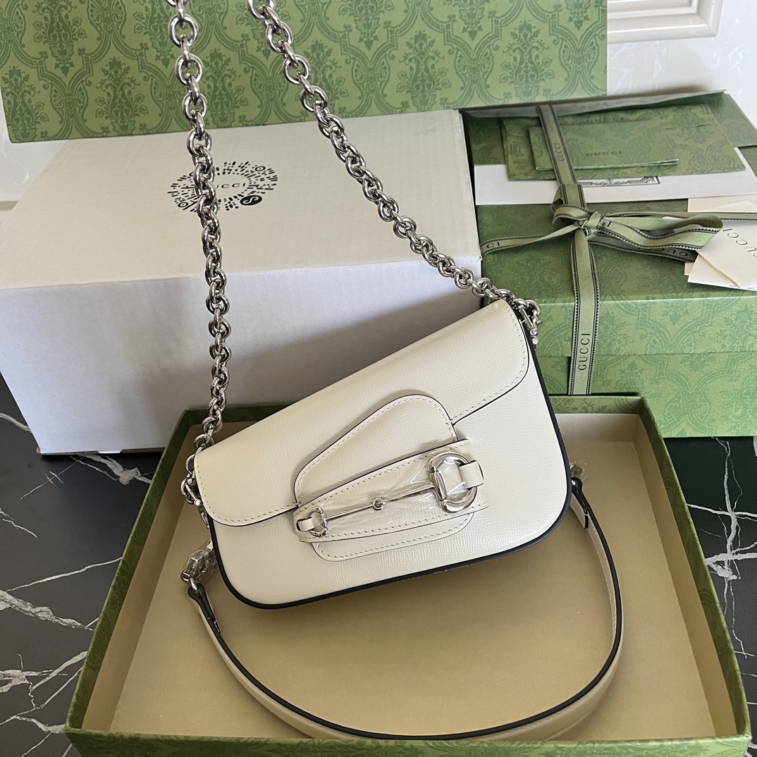 23 Purchasing Agency specializes in providing original leather and complete counter packaging. Gucci Horsebit 1955 series mini shoulder bag. The