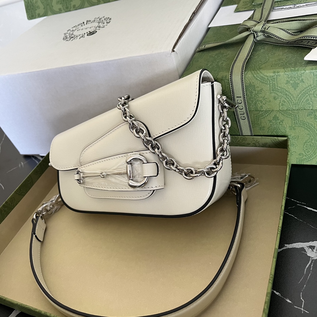 23 Purchasing Agency specializes in providing original leather and complete counter packaging. Gucci Horsebit 1955 series mini shoulder bag. The