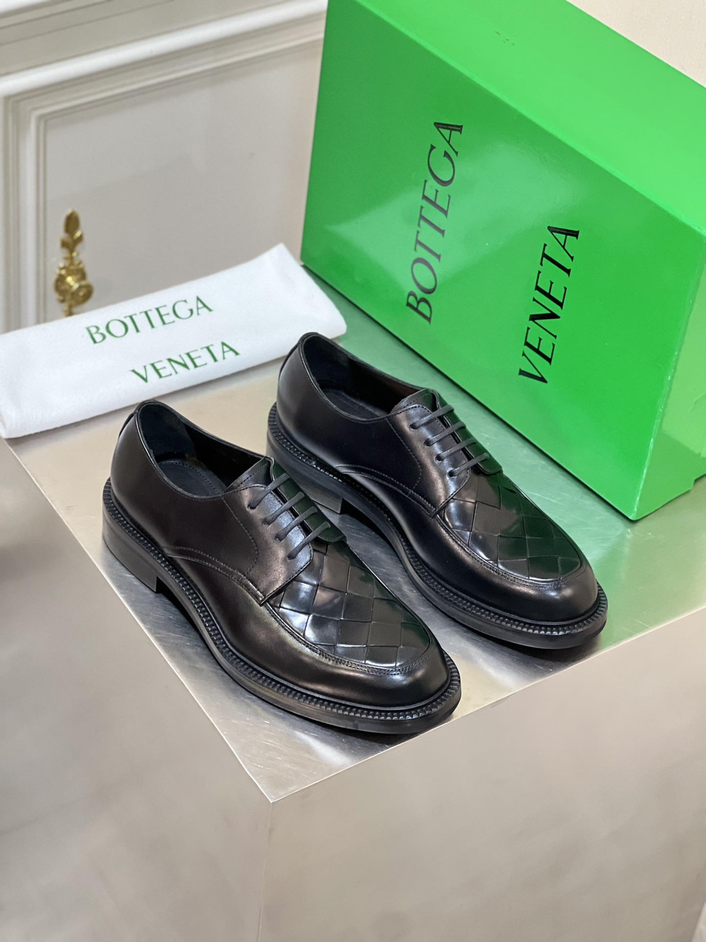 ••新品••（Bott*v葆蝶家 ）高端男士正装•2023专柜同步新款编织便鞋！顶级代购原单货！
原版进口顶级牛皮•双层手工编织 进口水染牛皮内里•牛皮垫脚➕原版轻便鞋底！

size：39-44（38.45定制）  ¥460