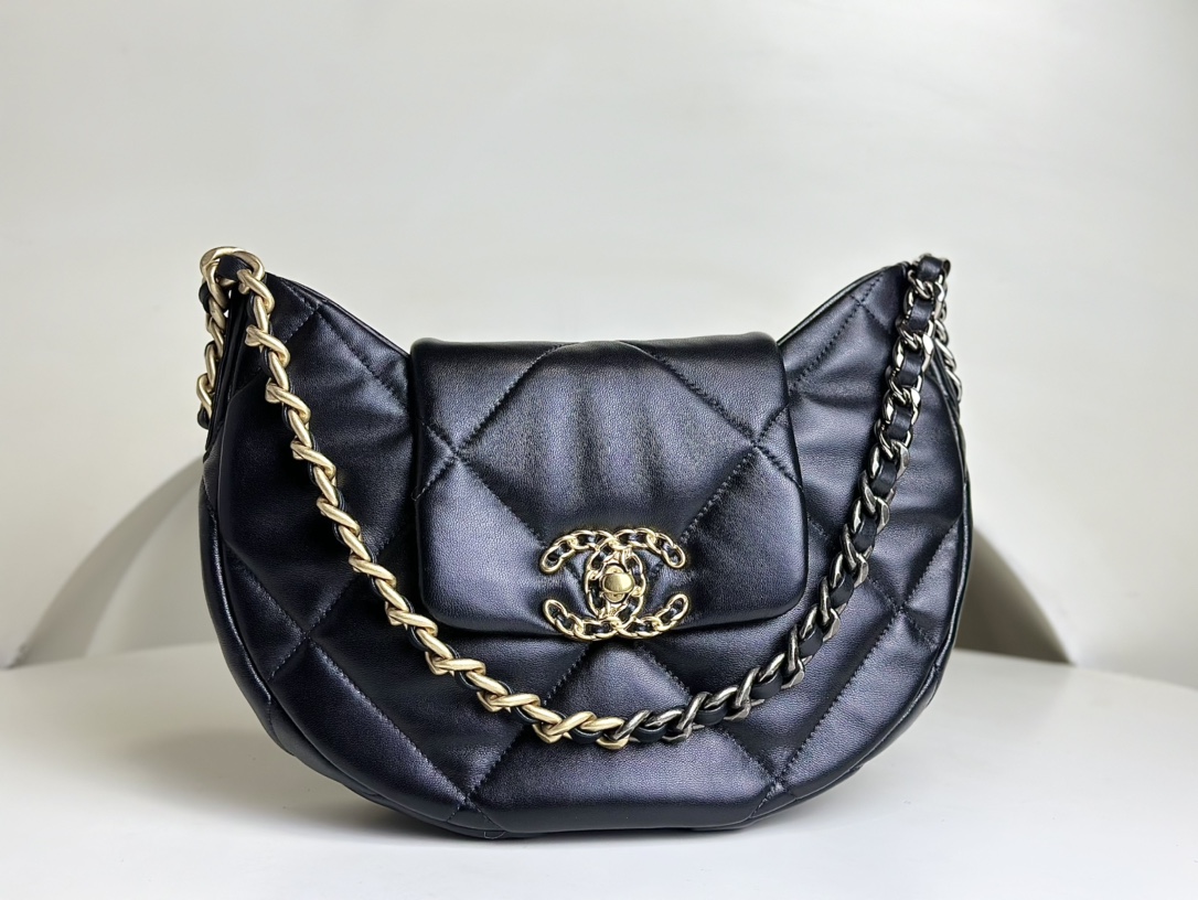 23The latest model CHANEL 24C 19bag hobo feels great, soft sheepskin + retro hardware, size: 29x20x6cm as4638