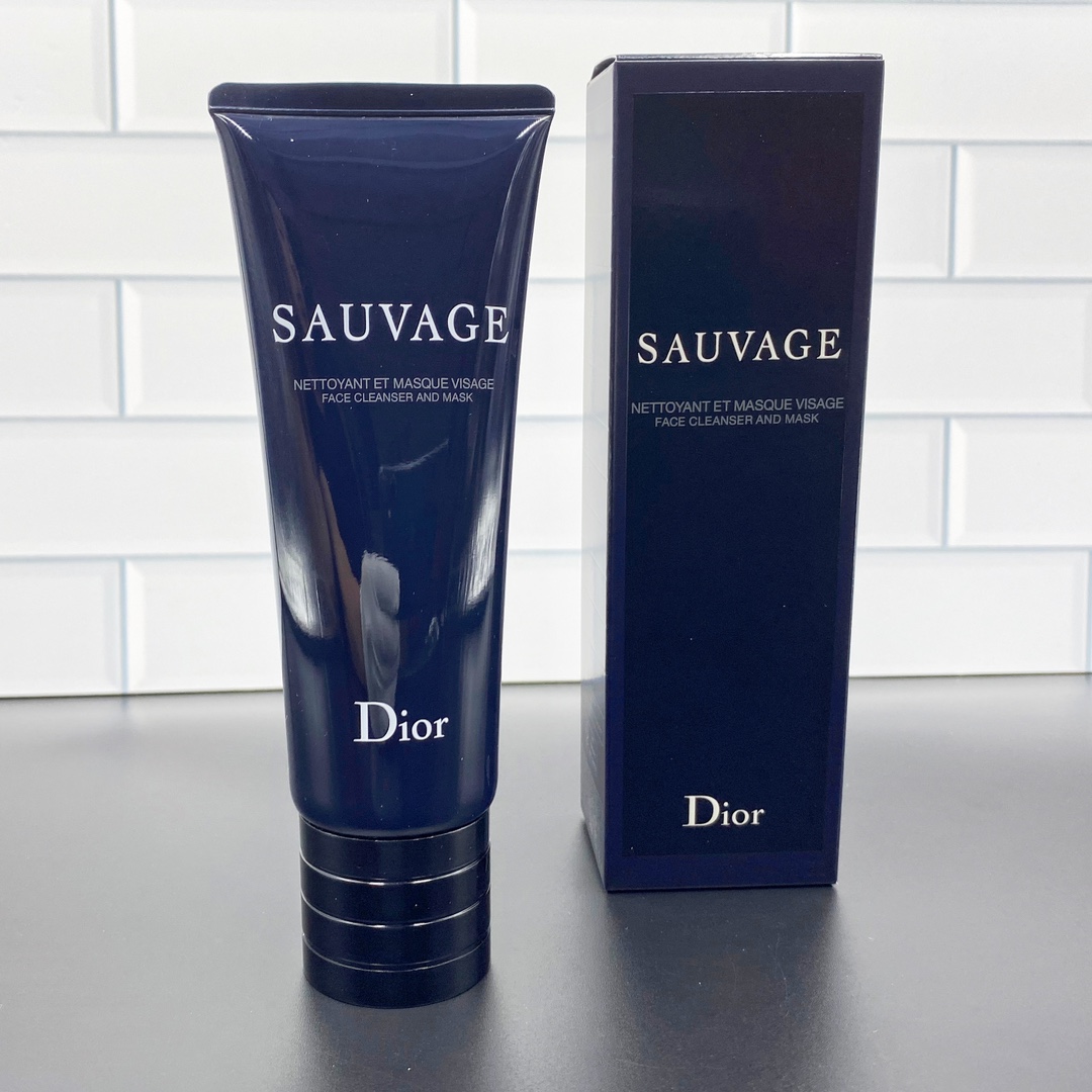 专/40💰
迪奥旷野男士二合一洗面奶120ml!二合一洁面,分享过很多次了,和旷野香水一个味道,清透的木质香味,上脸泡沫绵密细腻,洗的很干净,而且洗完不会有紧绷感,爱出油的夏天用这个真的非常合适,不仅是洁面,还可以当作清洁面膜,一周1-2次,可以深层清洁皮肤。