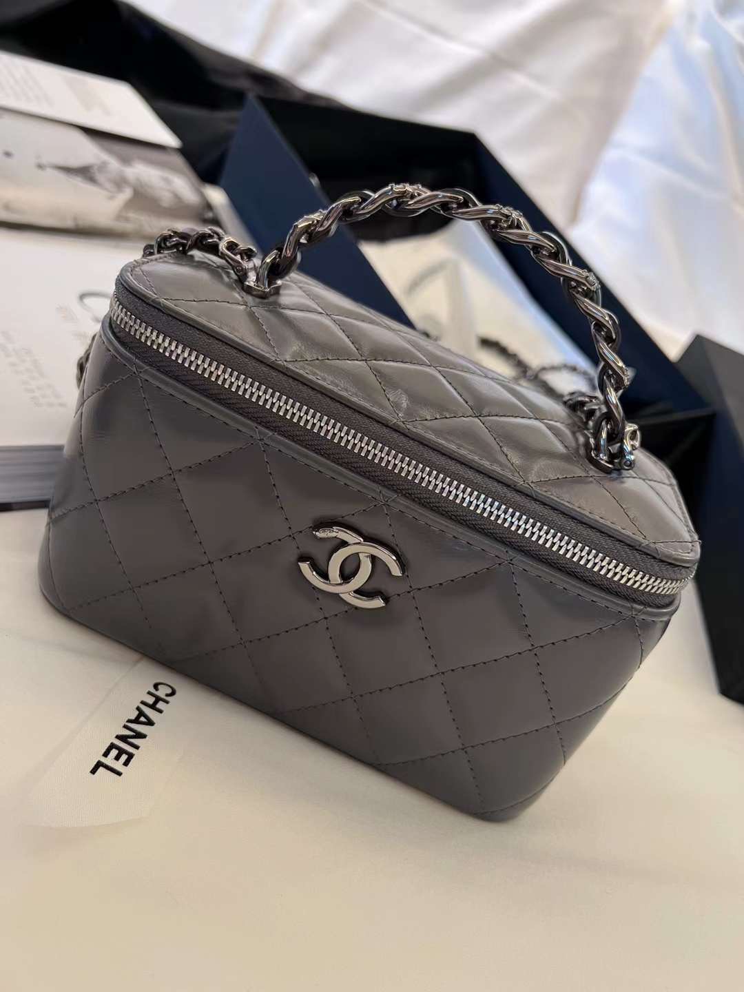 Counter version inspection Xiaoxiang Chanel 23k autumn and winter new rhinestone box bag, ruthenium silver metal with inlaid small diamonds , bui