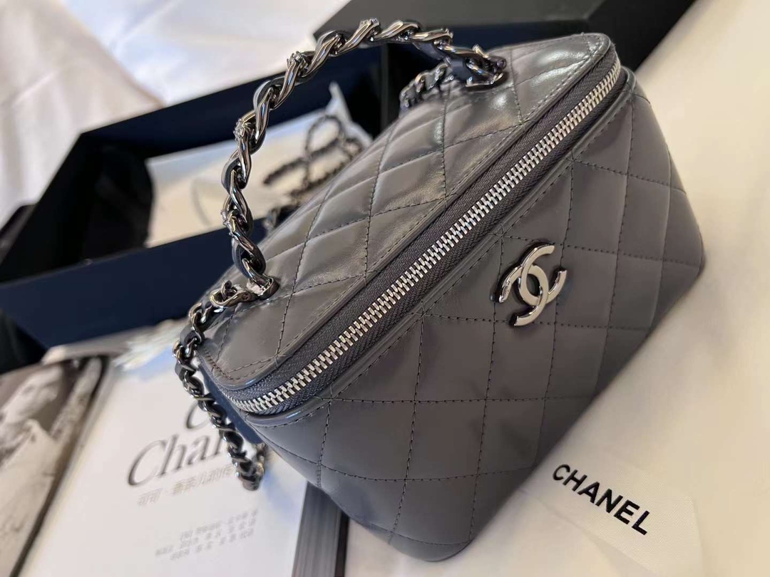 Counter version inspection Xiaoxiang Chanel 23k autumn and winter new rhinestone box bag, ruthenium silver metal with inlaid small diamonds , bui