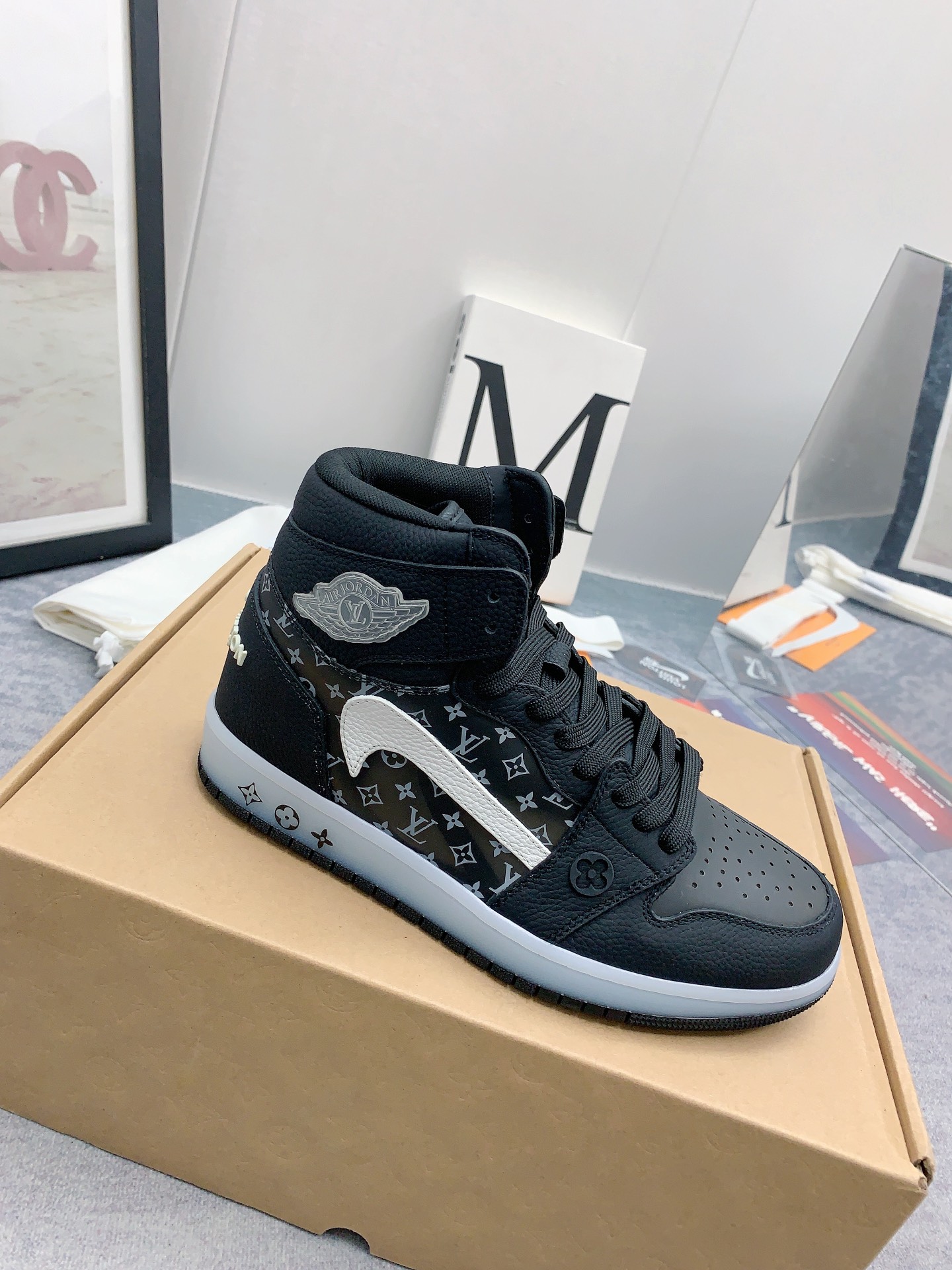 Limited Edition Air Jordan 1 x LV x Nike Stadium Shoes Overview - 图片 5