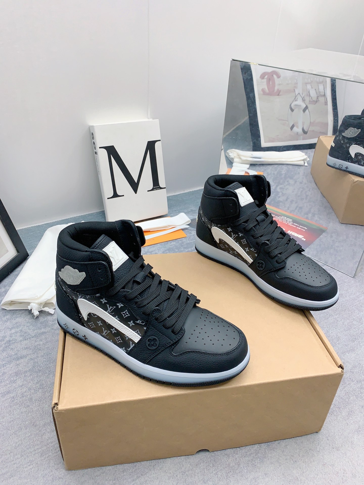 Limited Edition Air Jordan 1 x LV x Nike Stadium Shoes Overview - 图片 2