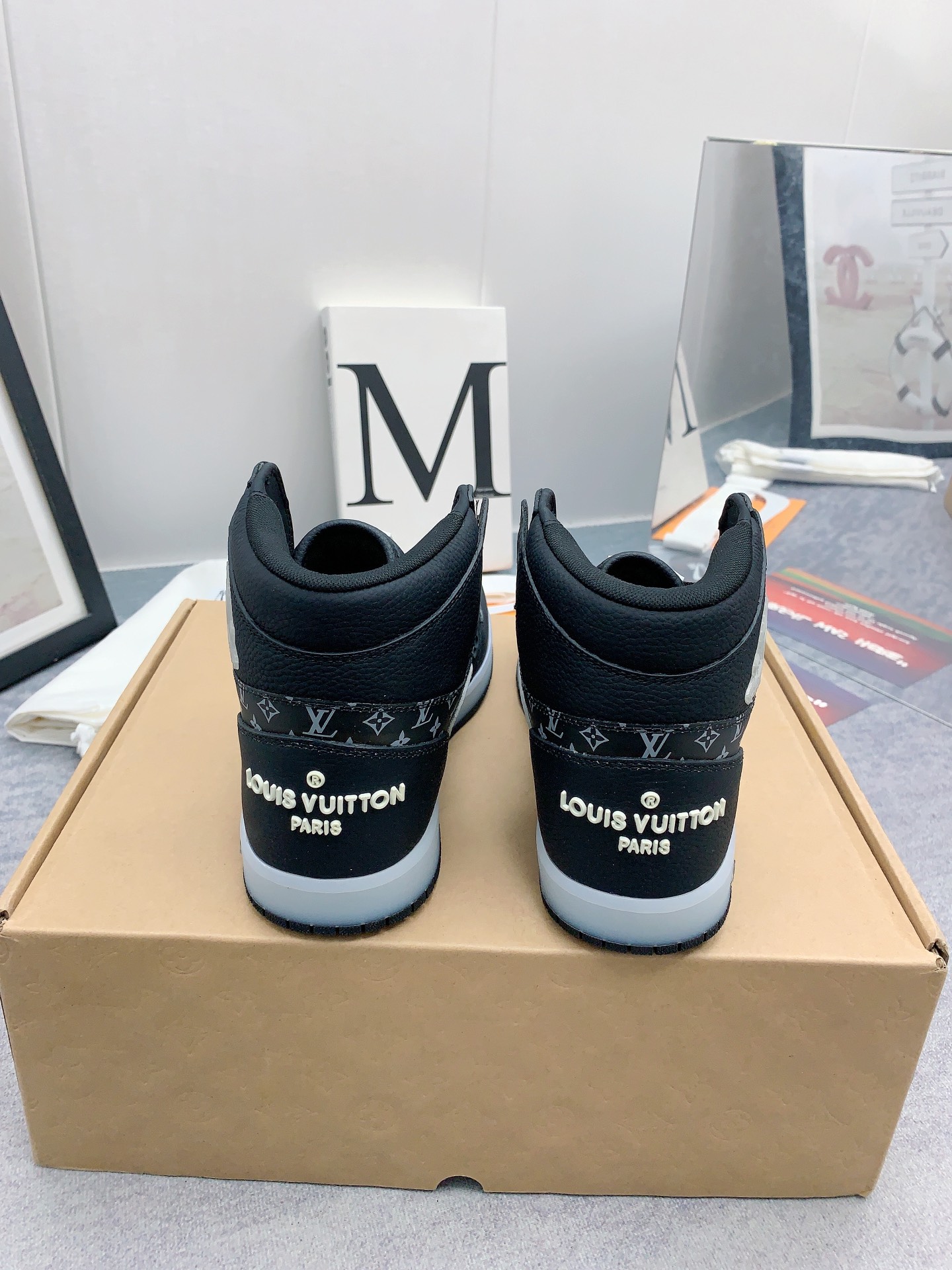 Limited Edition Air Jordan 1 x LV x Nike Stadium Shoes Overview - 图片 8