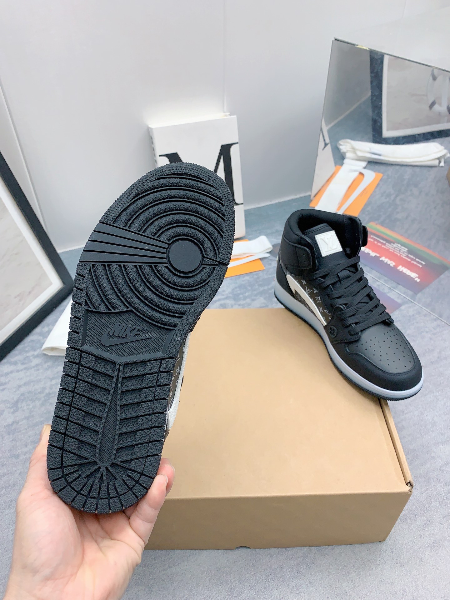 Limited Edition Air Jordan 1 x LV x Nike Stadium Shoes Overview - 图片 9