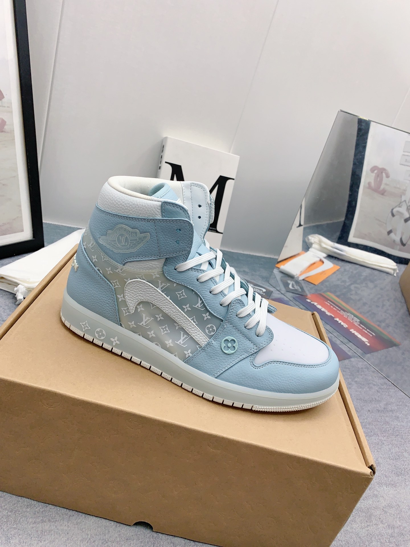 Limited Edition LV x Nike Air Jordan 1 Collaboration Sneakers Overview - 图片 5