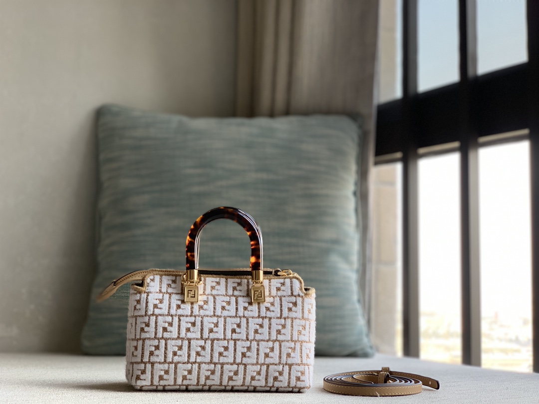 Fendi's pure By the way original color raffia is woven, decorated with brocade-effect chenille FF pattern embroidery, creating a unique feel. Dec