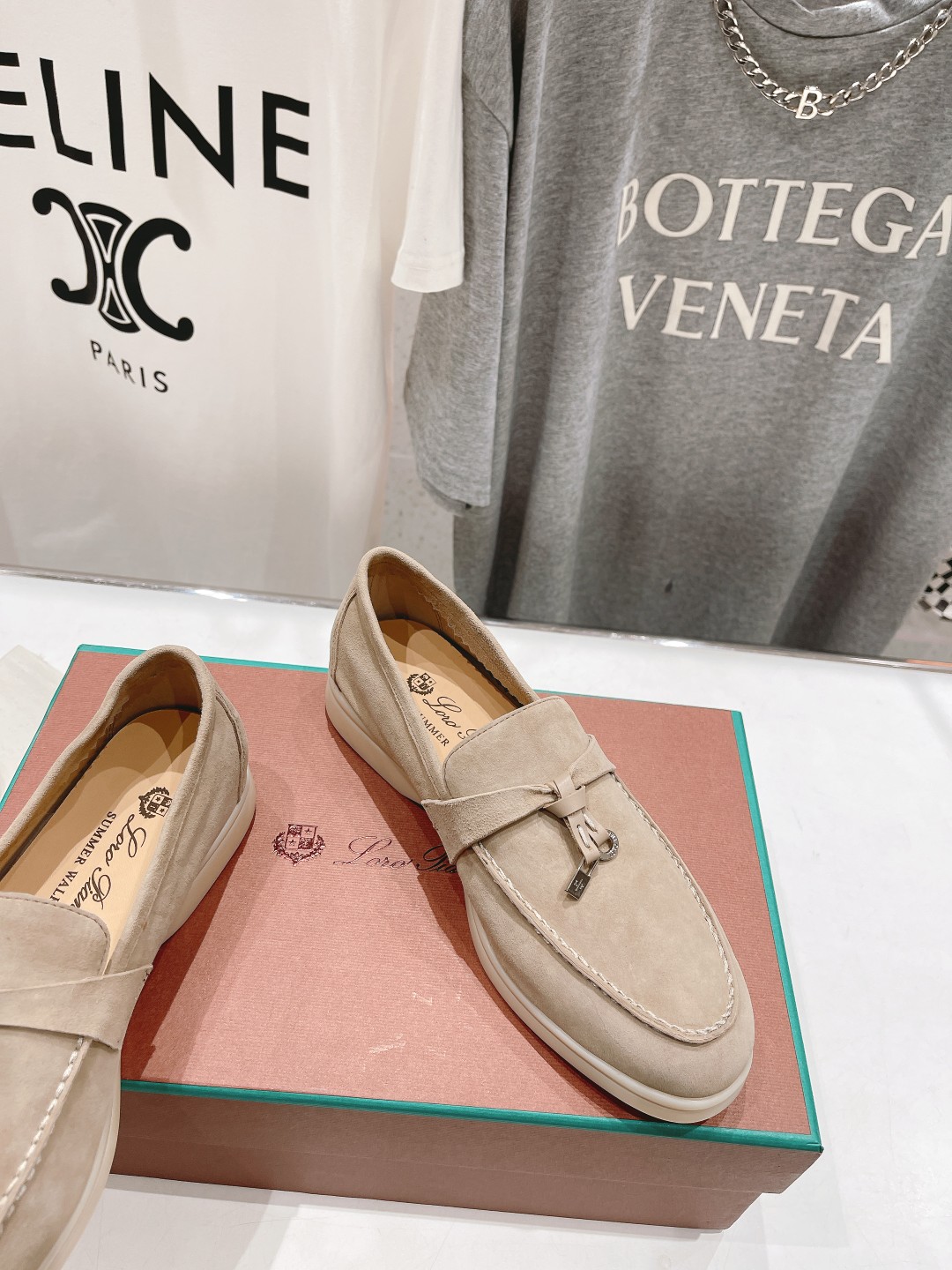 高版本出厂
  Loro Piana* LP万年经典款乐福鞋 简约时尚 脚感超级舒适 一天可以暴走两万步