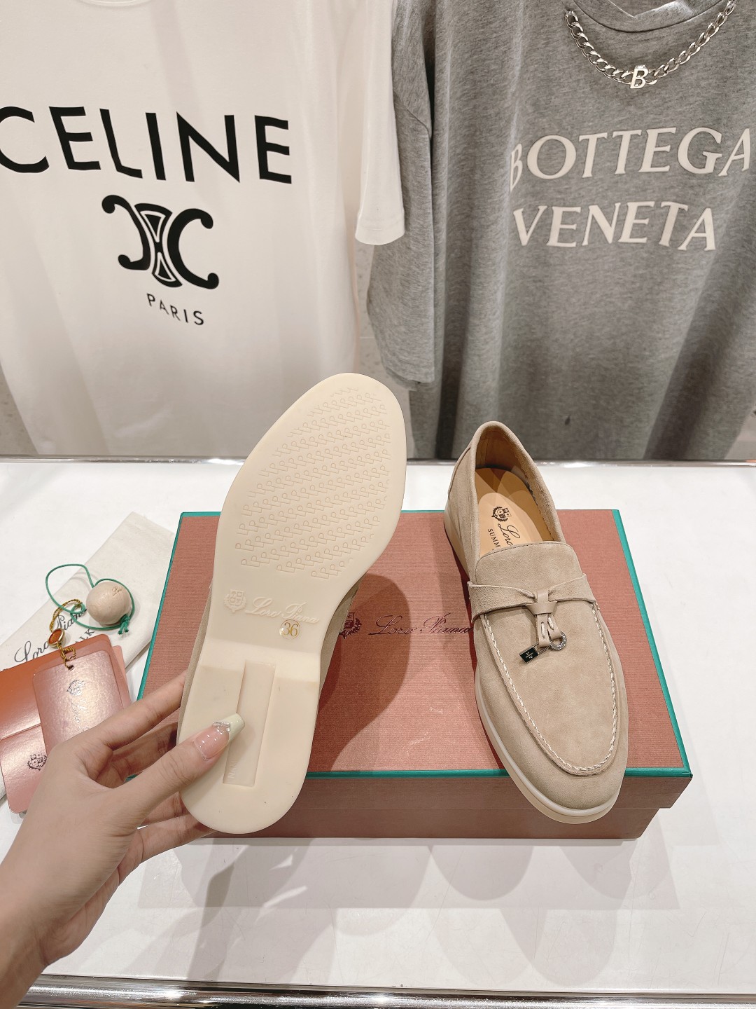 高版本出厂
  Loro Piana* LP万年经典款乐福鞋 简约时尚 脚感超级舒适 一天可以暴走两万步