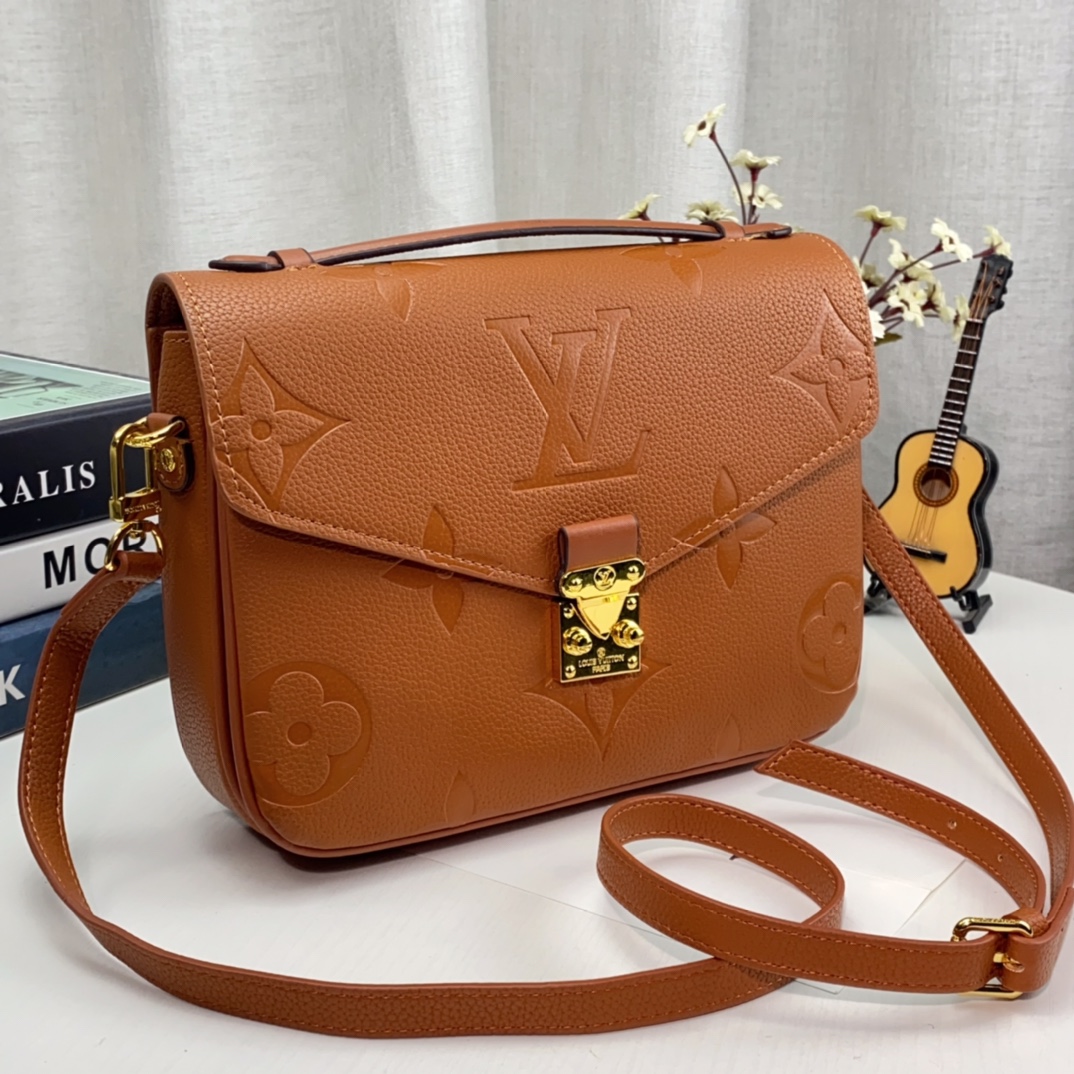 Louis Vuitton Messenger Bags