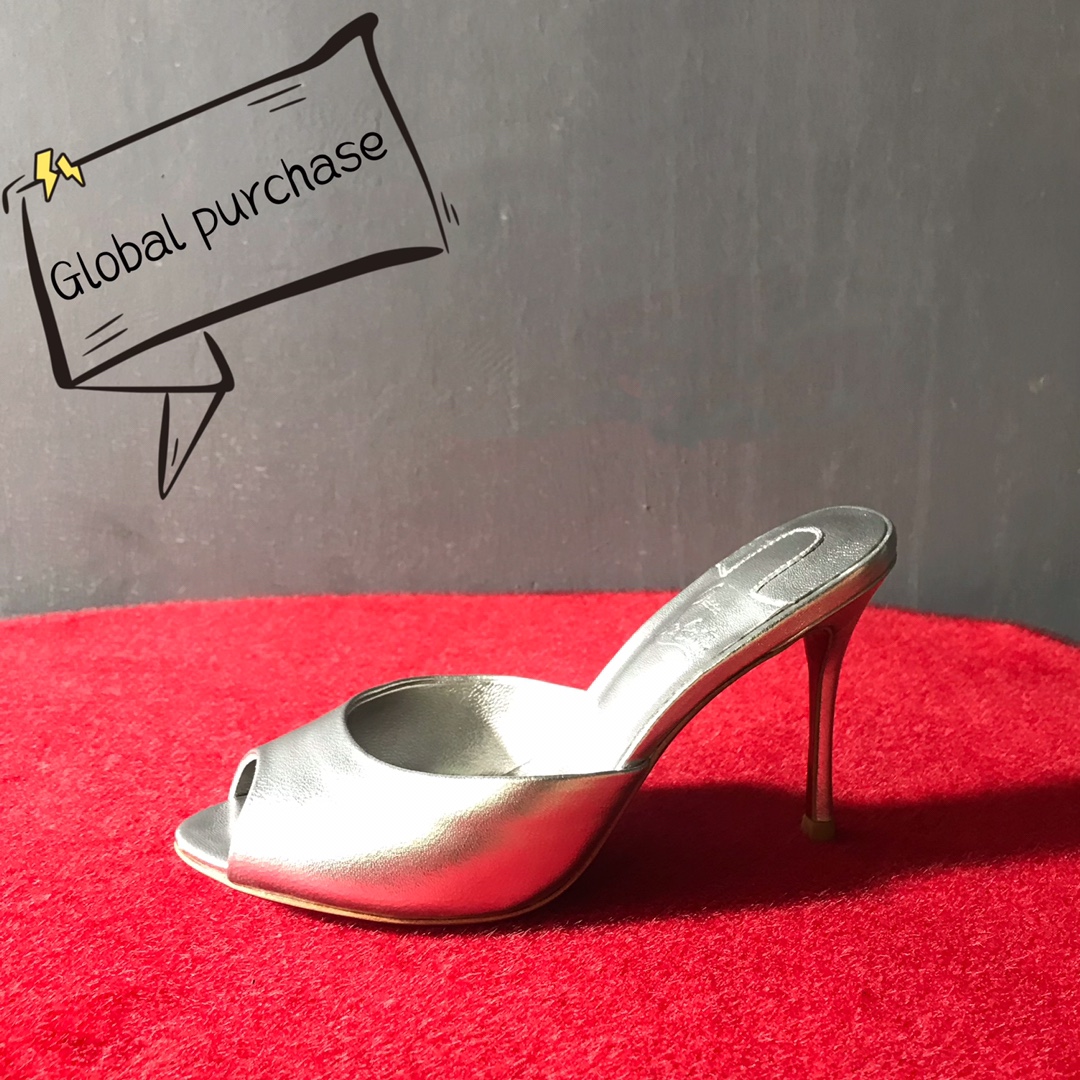 NO:100009,High-end custom sandals spring and summer series! H10Cm, size 34-42. genuine leather sole. Customized model. No return or exchange.-1, silver sheepskin silver metal sheepskin, official website synchronization Standard European code Reference:-2 Color: silver/silver Material: cowhide Lining: goat leather Heel height:10Cm Sole: leather sole Size: EUR 34-42 (US 4-11):,,christian louboutin,louis vuitton,sandals,sheepskin,Leather soles19860909高端订制 凉鞋春夏系列！ H10Cm,尺码34-42码.真皮大底.订制款.不退不换.-1,银色羊皮銀金属羊皮里,官网同步 标准欧码 Reference:-2 Color:silver/silver Material:cowhide Lining:goat leather Heel heigh:10Cm Sole:leather sole Size:EUR 34－42（US 4一11) :,,christian louboutin,louis vuitton,sandals,sheepskin,Leather soles,Women's Shoes