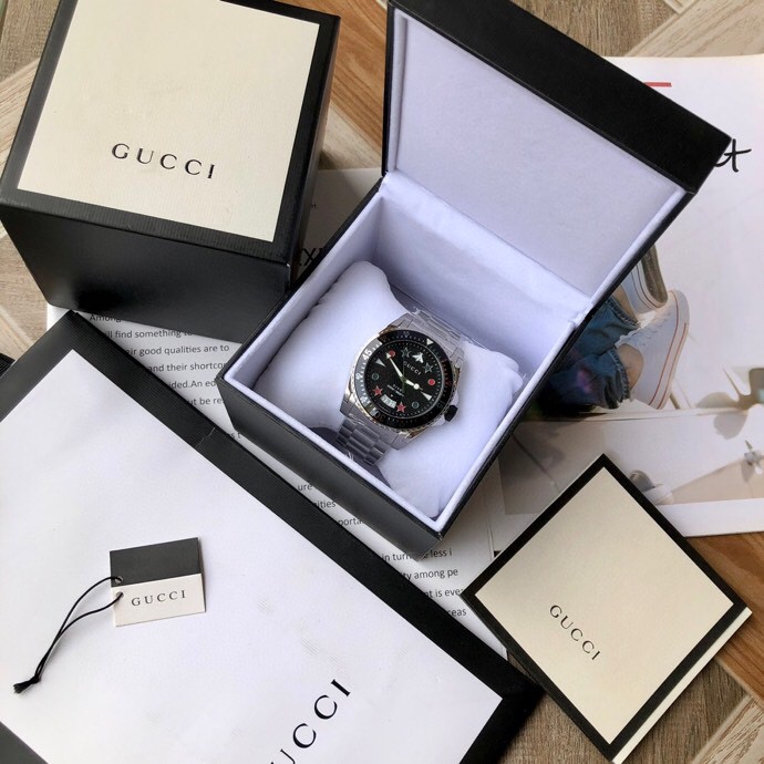 Часы Gucci