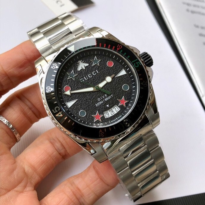 NO:152441,Original Gucci Men's Quartz Watch, Classic Water Ghost Style!  Original Swiss imported movement, anti-glare sapphire anti-scratch glass mirror, scale pointer with super luminous light, ceramic outer ring can rotate one-way, the classic color of the ceramic ring mouth echoes each other, the 316 case and strap are paired with double-press butterfly buckle, simple but not monotonous, large calendar window display, fashionable and classic, a must-have item for fashionable and trendy men!  The watch diameter is ~45mm, meter depth waterproof, equipped with a full set of packaging!  ,gucci,gucci19860909Original Gucci 古驰男士石英腕表,经典水鬼款！原装瑞士进口机芯,防眩目蓝宝石防刮花玻璃镜面,刻度指针带超强夜光,陶瓷外圈可单向旋转,陶瓷圈口经典彩色相互呼应,316表壳及表带搭配双按蝴蝶扣,简单却不单调,大日历窗口显示,时尚又经典,时尚潮男必备的单品！表径~45mm,米深度防水,配全套包装！,,gucci,gucci,Watch