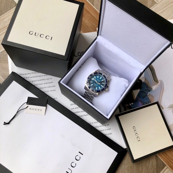 Часы Gucci
