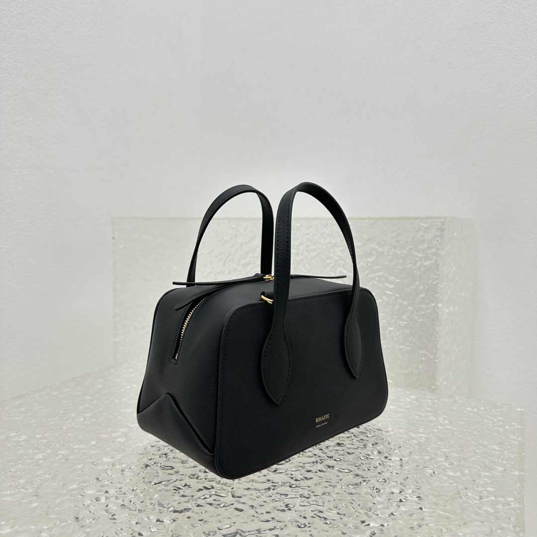 小号黑色新款Maevé保龄球包包包采用极简洁流畅的线条达到时而柔和浪漫时而率性不羁的效果简约小众的设计羊