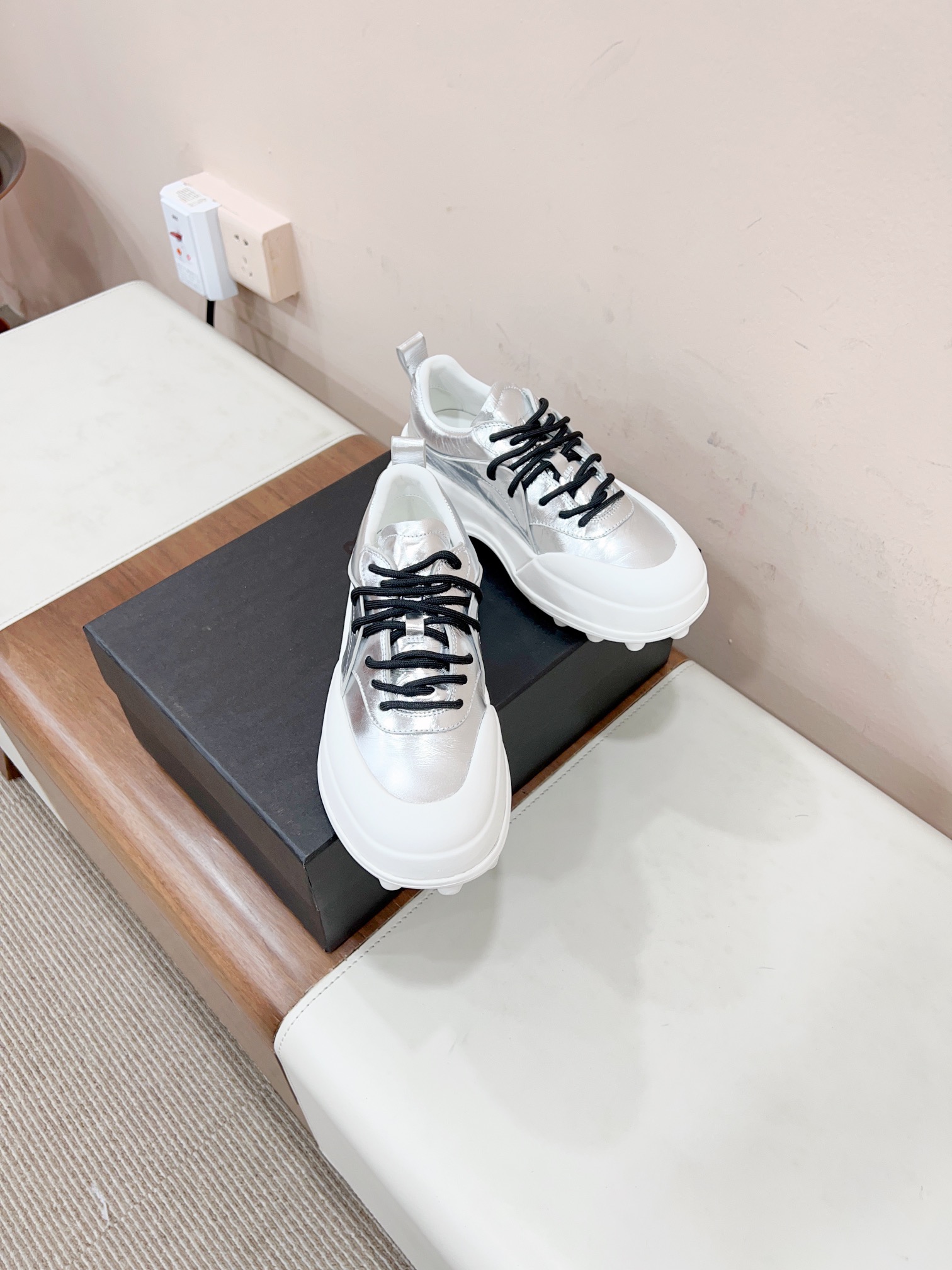 Gil Sande’s 2023 Orb Sneakers: Innovative Design with TPU Soles, Size 35-40. - 图片 1