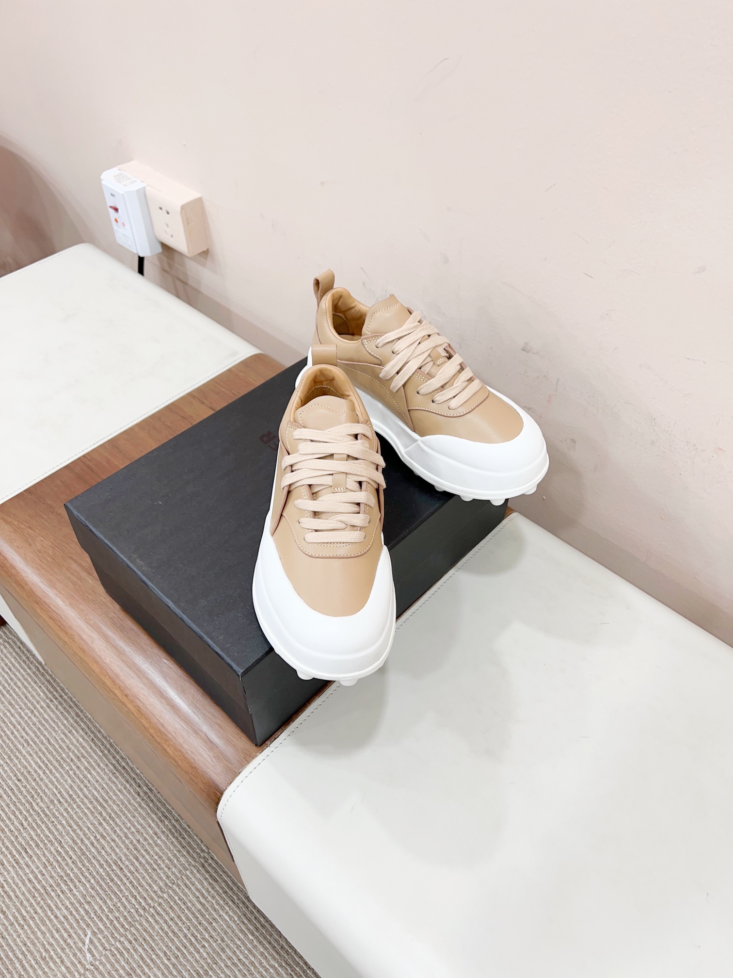 2023 Orb Sneakers by Jill Sande: Innovative Design with TPU Soles and Emulsion Material - 图片 1