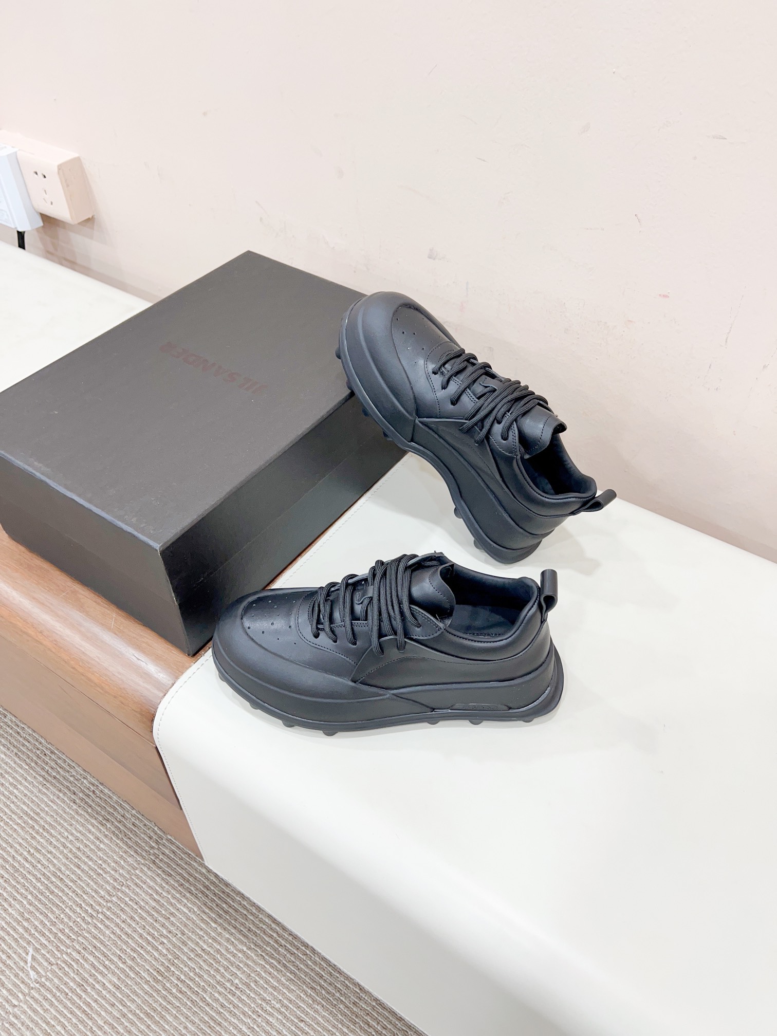 Gil Sande’s 2023s Orb Sneakers: Innovative Design with TPU Soles and Emulsion Material - 图片 3