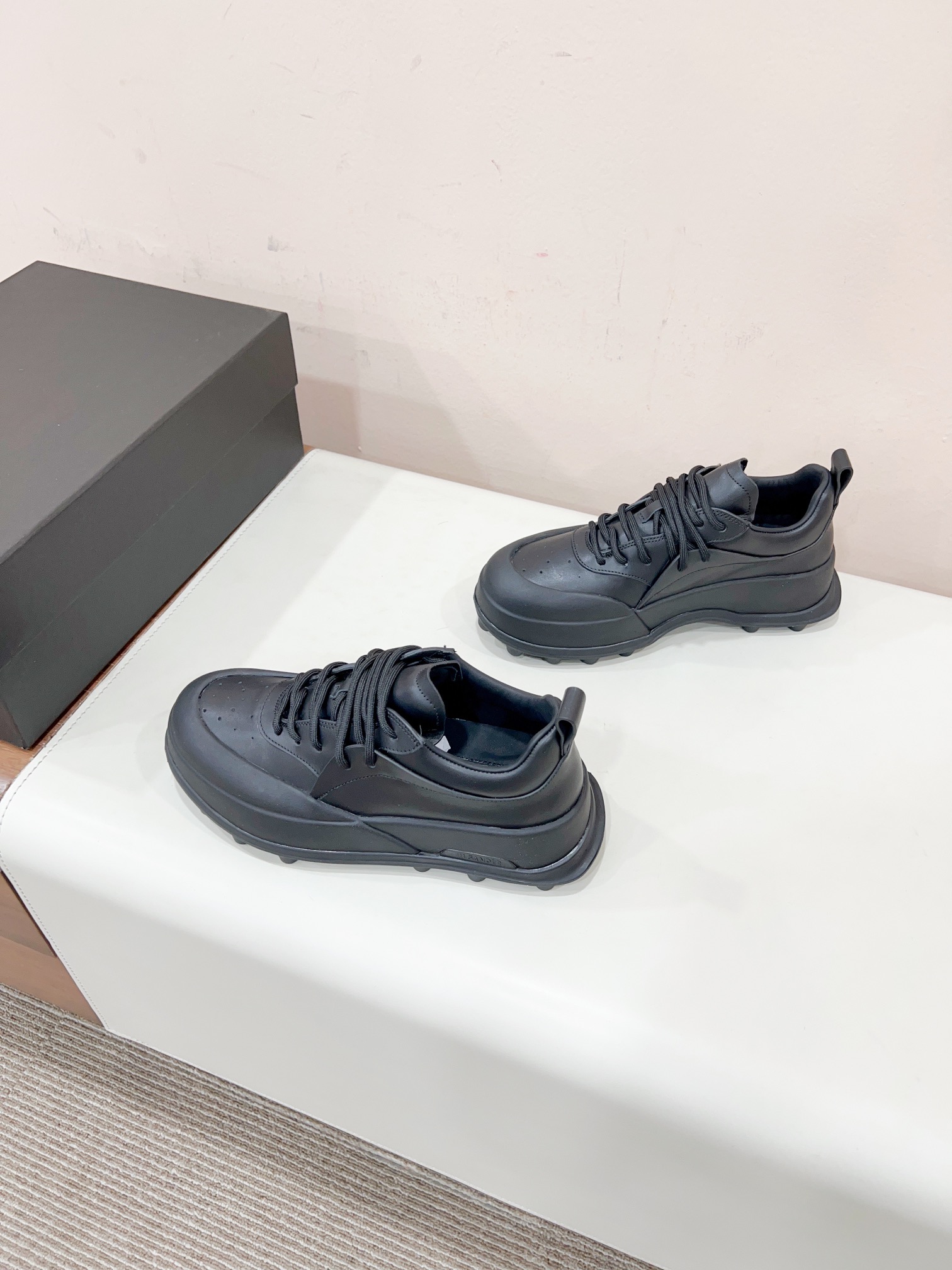 Gil Sande’s 2023s Orb Sneakers: Innovative Design with TPU Soles and Emulsion Material - 图片 2