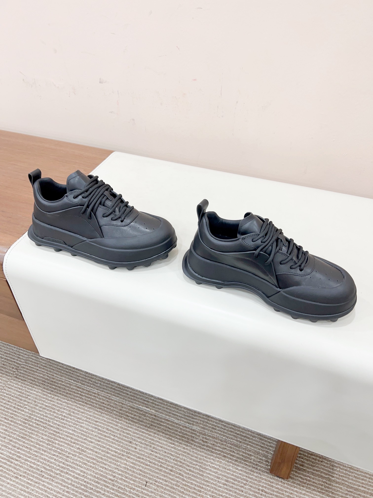 Gil Sande’s 2023s Orb Sneakers: Innovative Design with TPU Soles and Emulsion Material - 图片 6