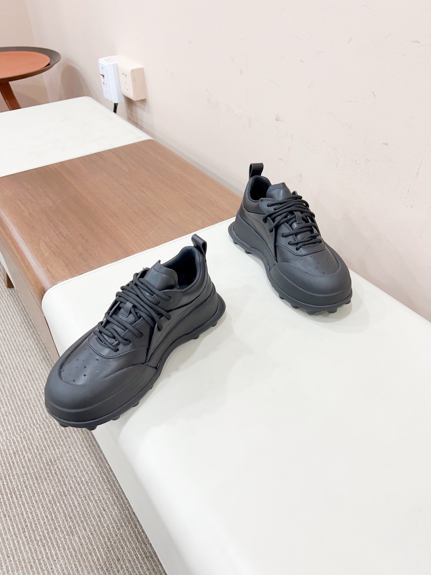 Gil Sande’s 2023s Orb Sneakers: Innovative Design with TPU Soles and Emulsion Material - 图片 4