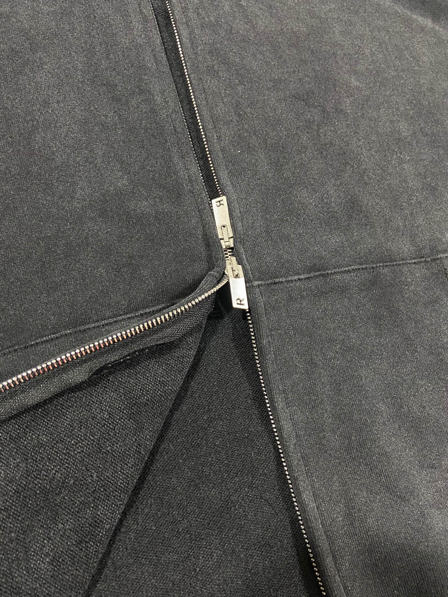 “33 R103# Double-Laced Coat Cleaned with 240-Pound Capacity Backline Washer” - 图片 4