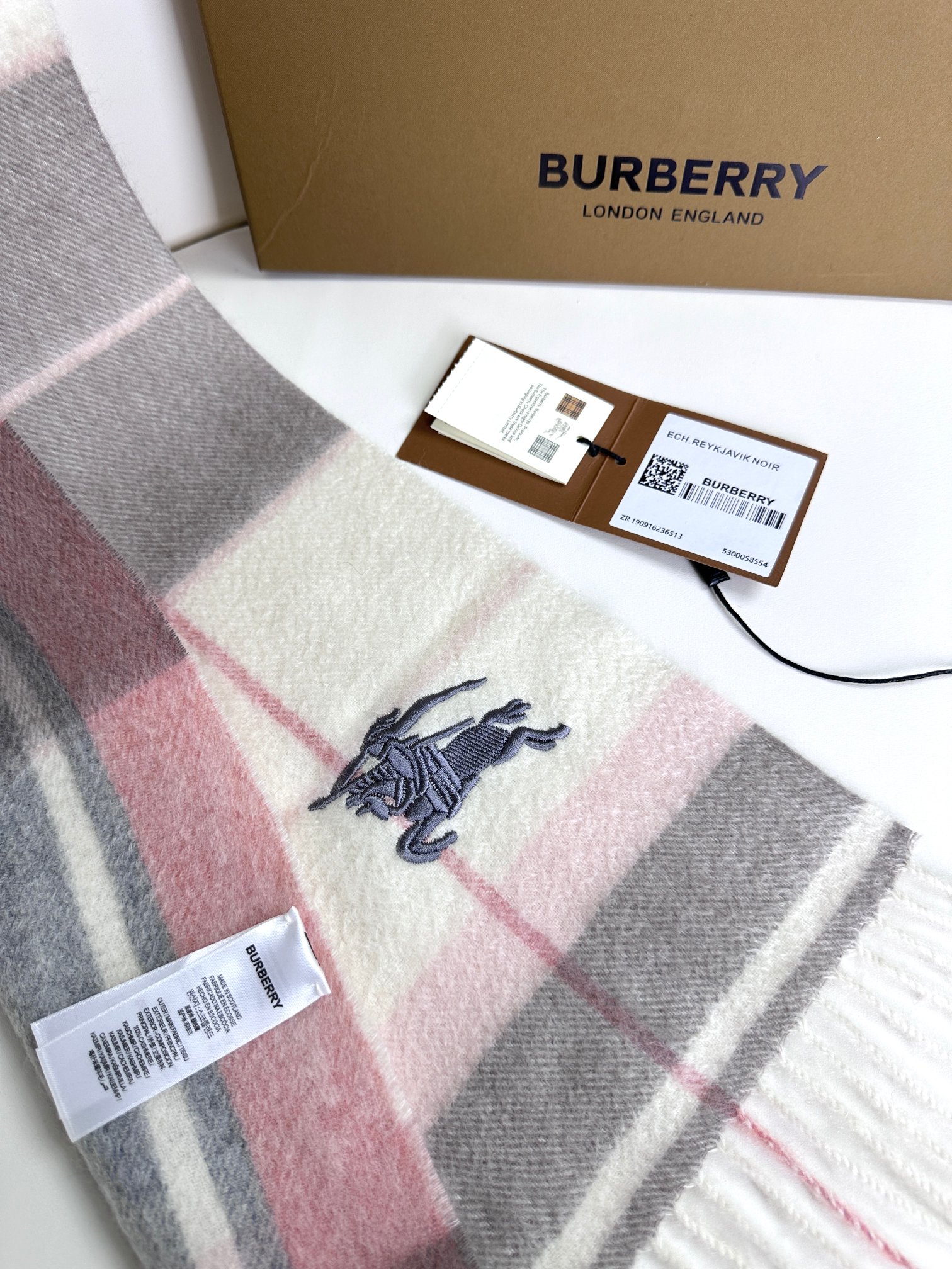 Burberry巴宝莉 2023新款羊绒围巾